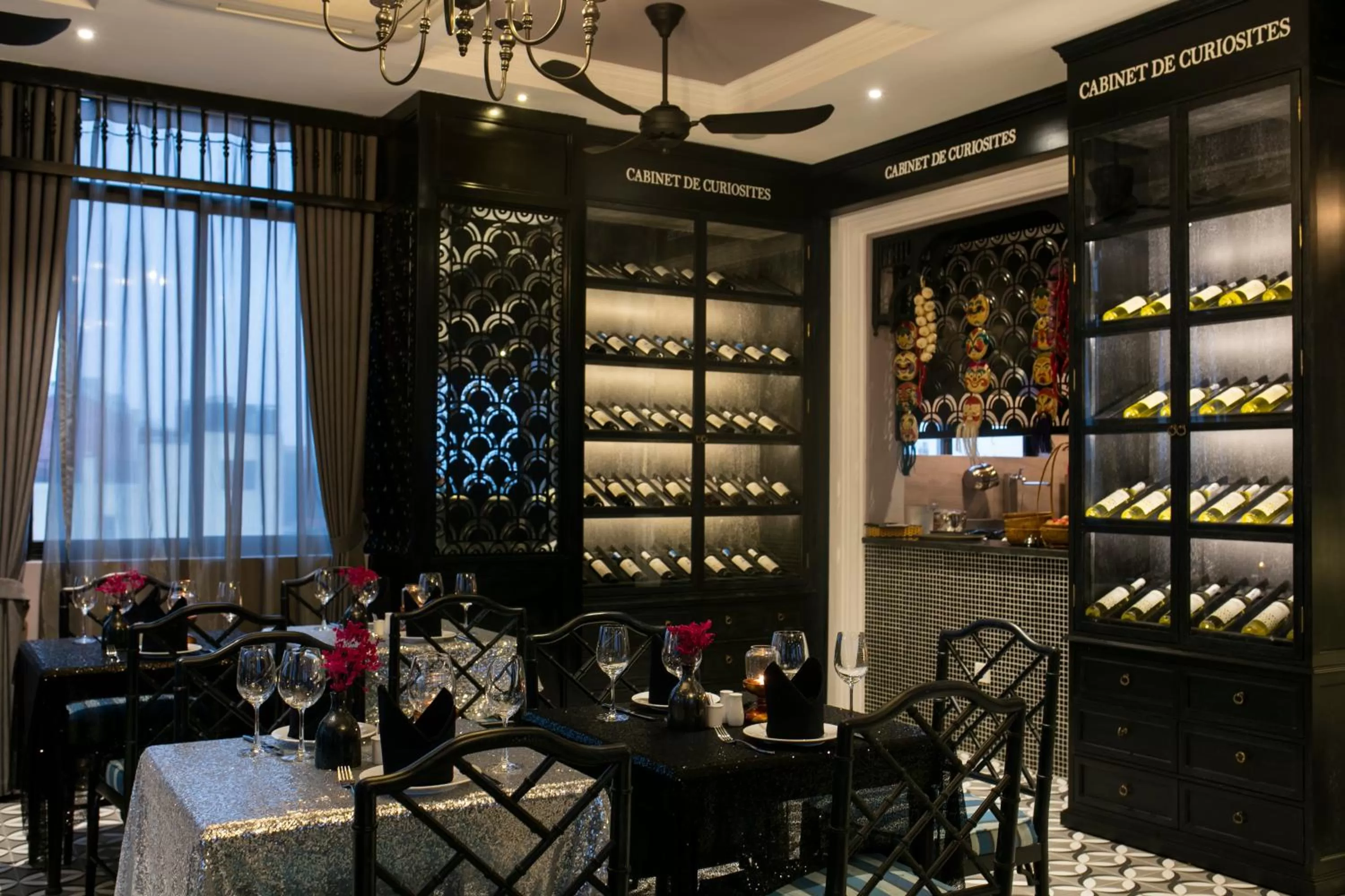 Restaurant/places to eat in JM Marvel Hotel & Spa