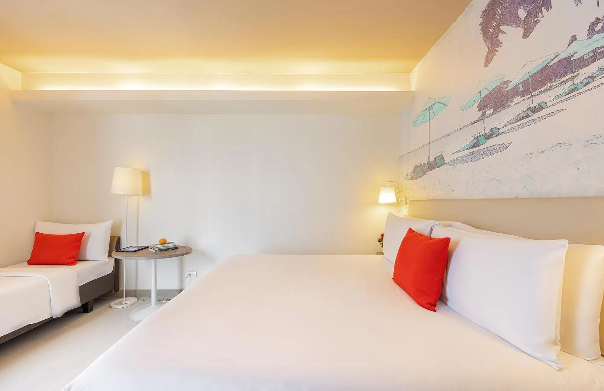 Bedroom, Bed in Travelodge Pattaya