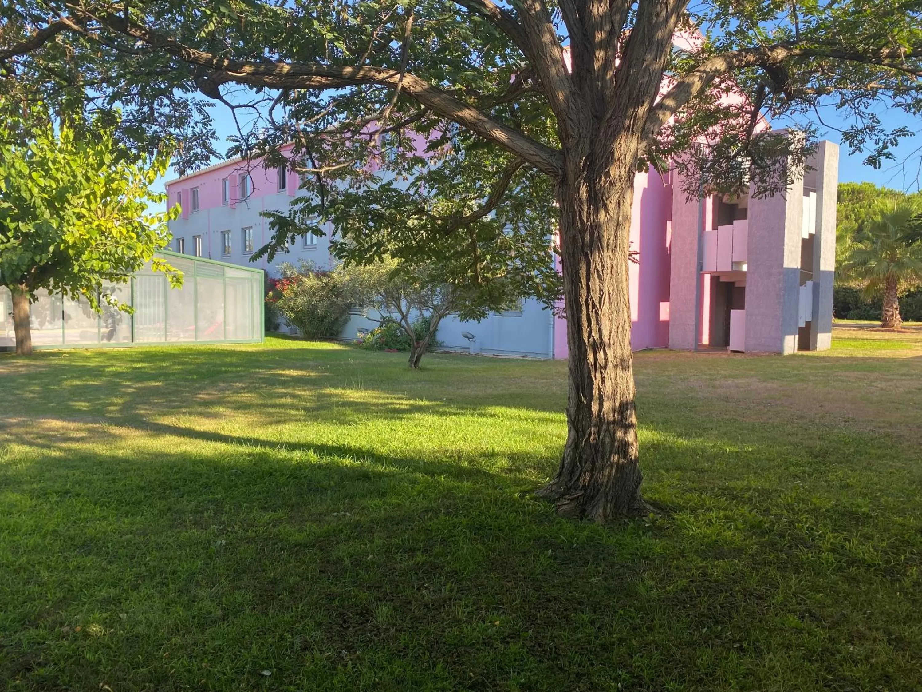 Garden in Kyriad Montpellier Aéroport - Gare Sud de France