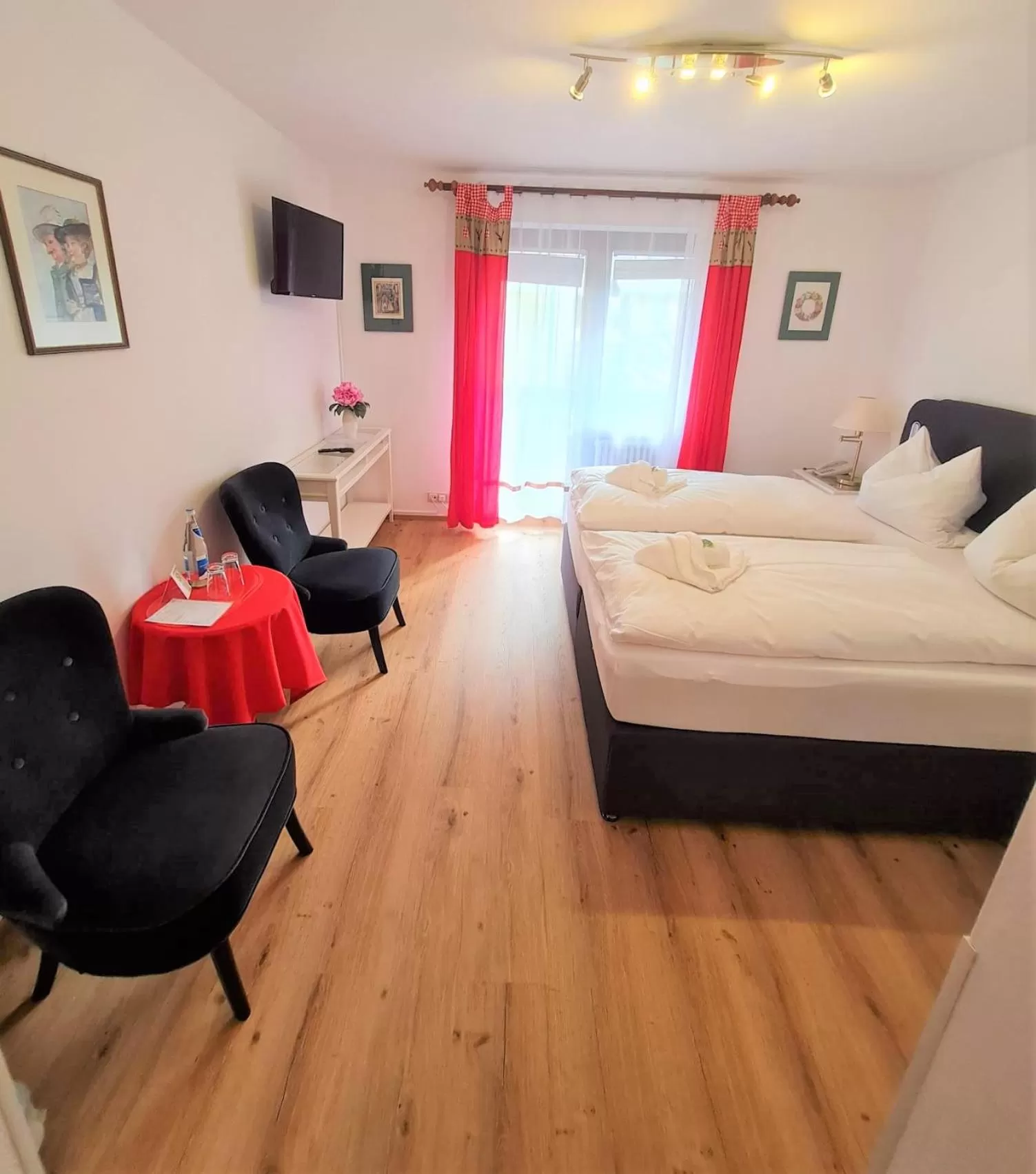 Photo of the whole room in Hotel Am Rupertuspark