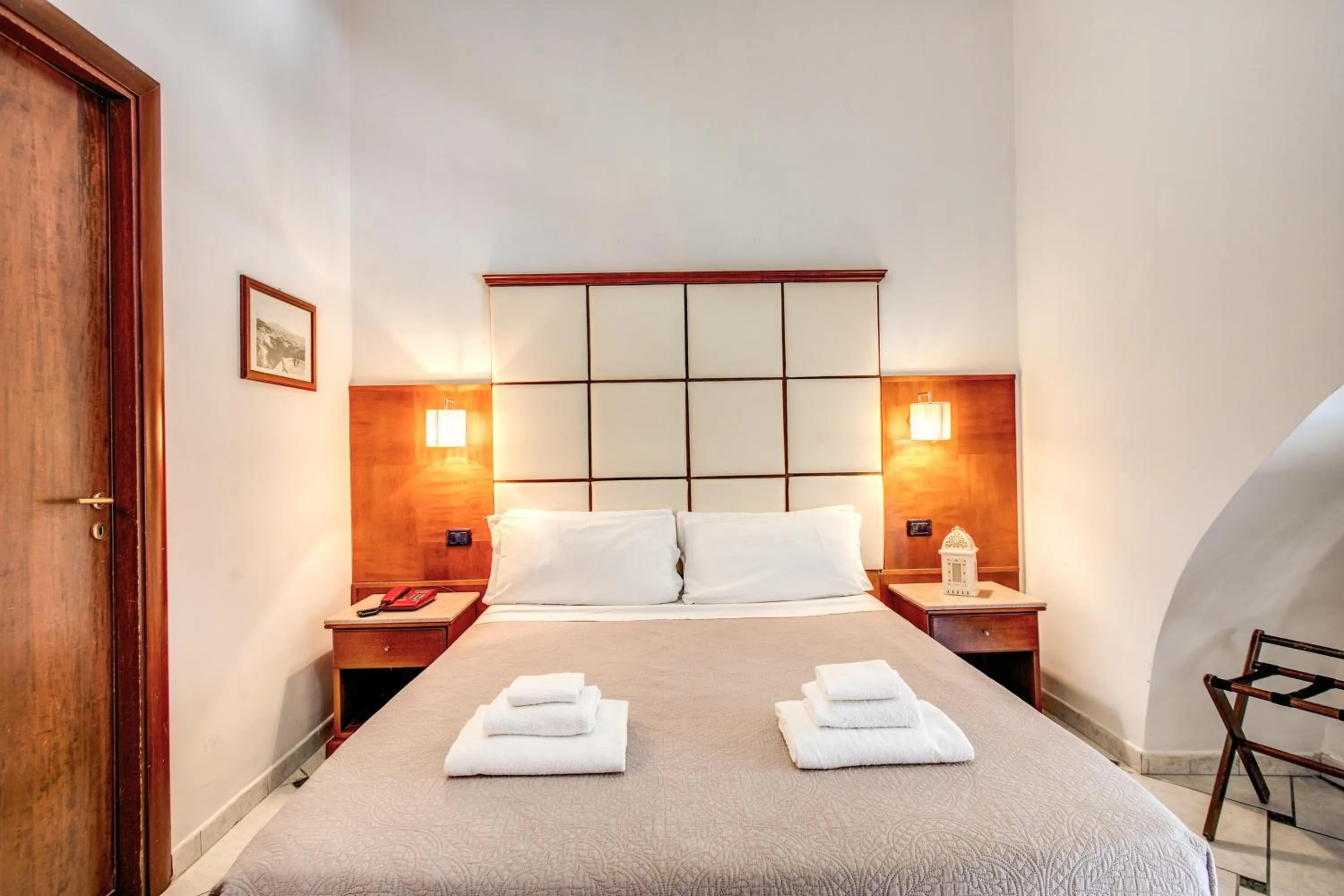 Bedroom, Bed in Hotel Garibaldi