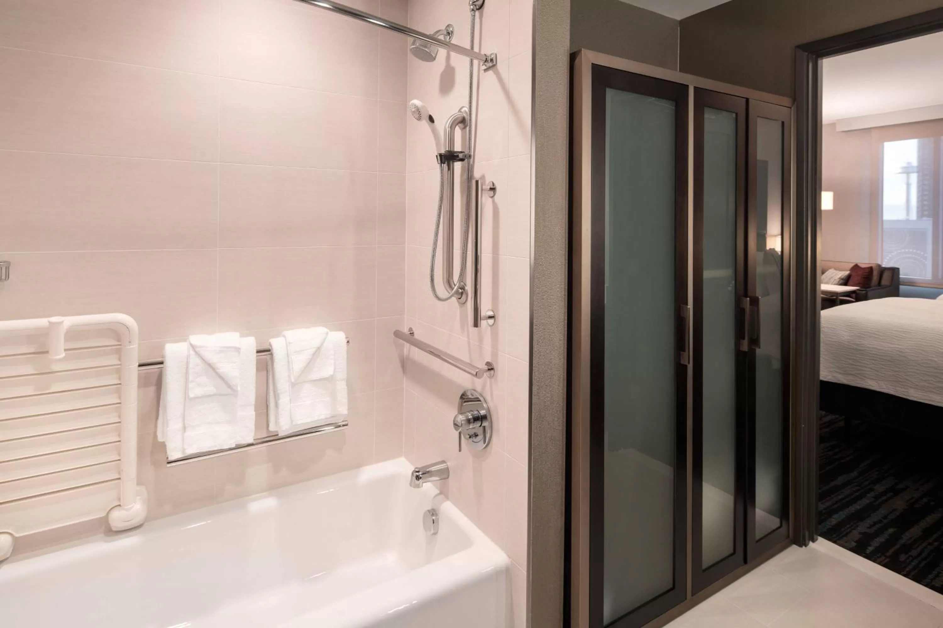 Bathroom, Bed in Residence Inn by Marriott Seattle Downtown Convention Center