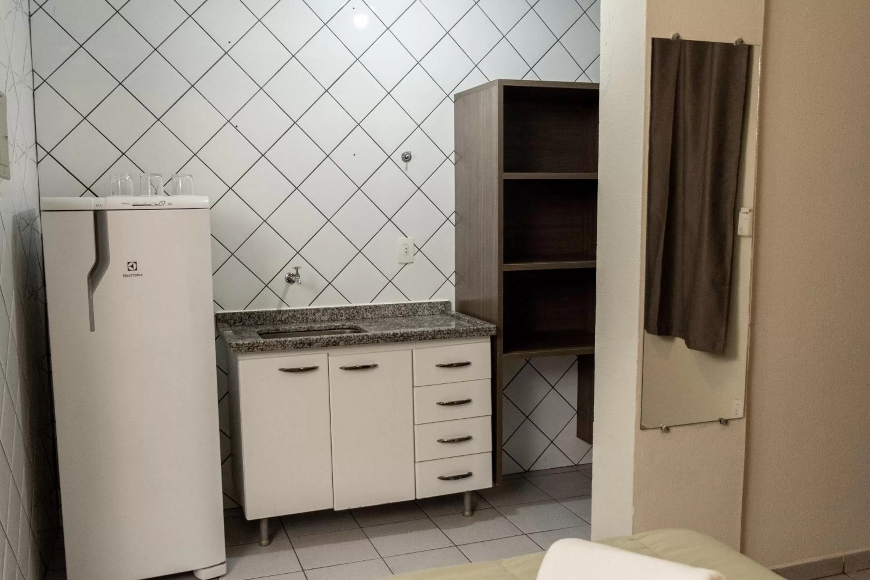 Kitchen/Kitchenette in Astor Hotel