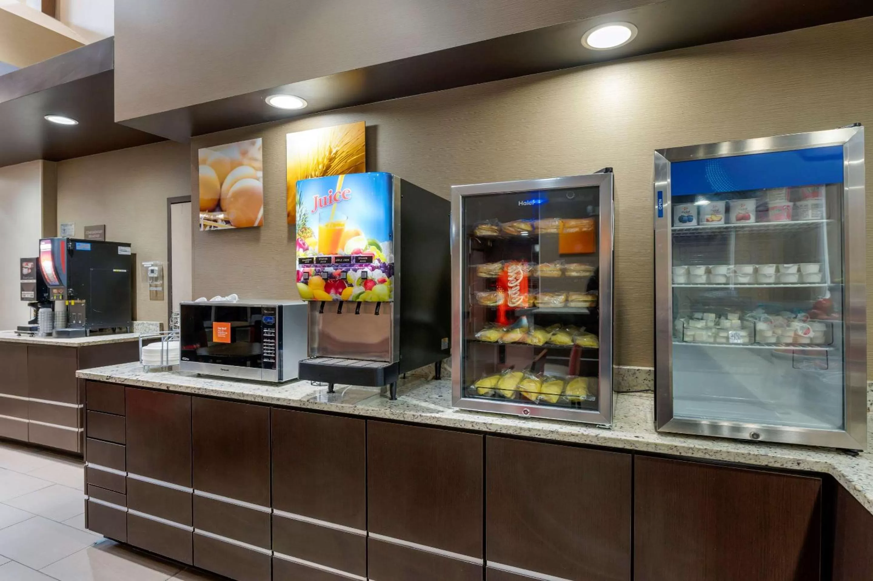 Restaurant/places to eat in Comfort Suites Columbus Expo Center