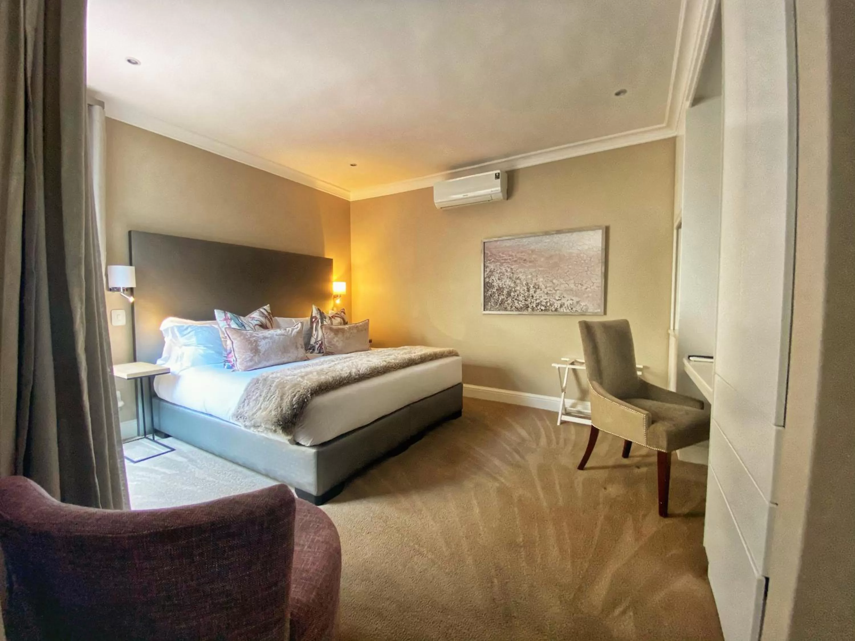 Photo of the whole room, Bed in The Northcliff Boutique Hotel