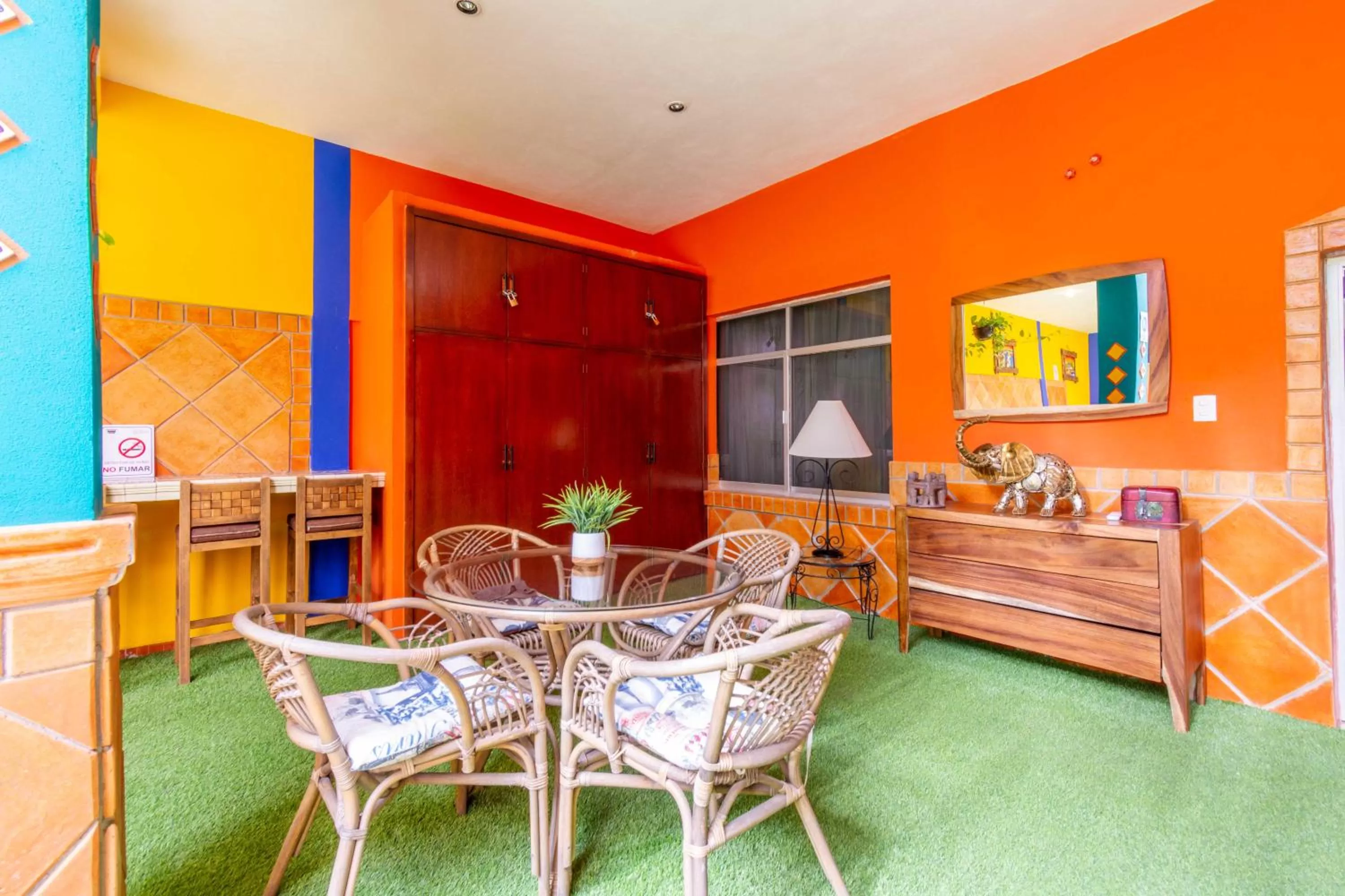 Seating area in Hostería Casa Marquez