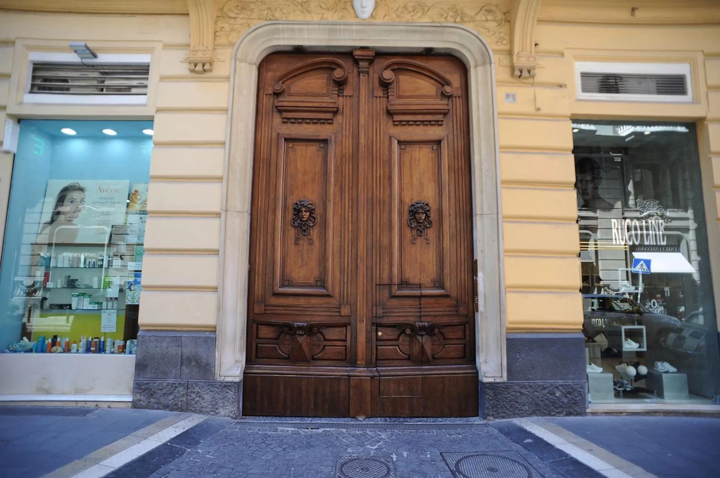 Facade/entrance in B&B Residenza Via Dei Mille