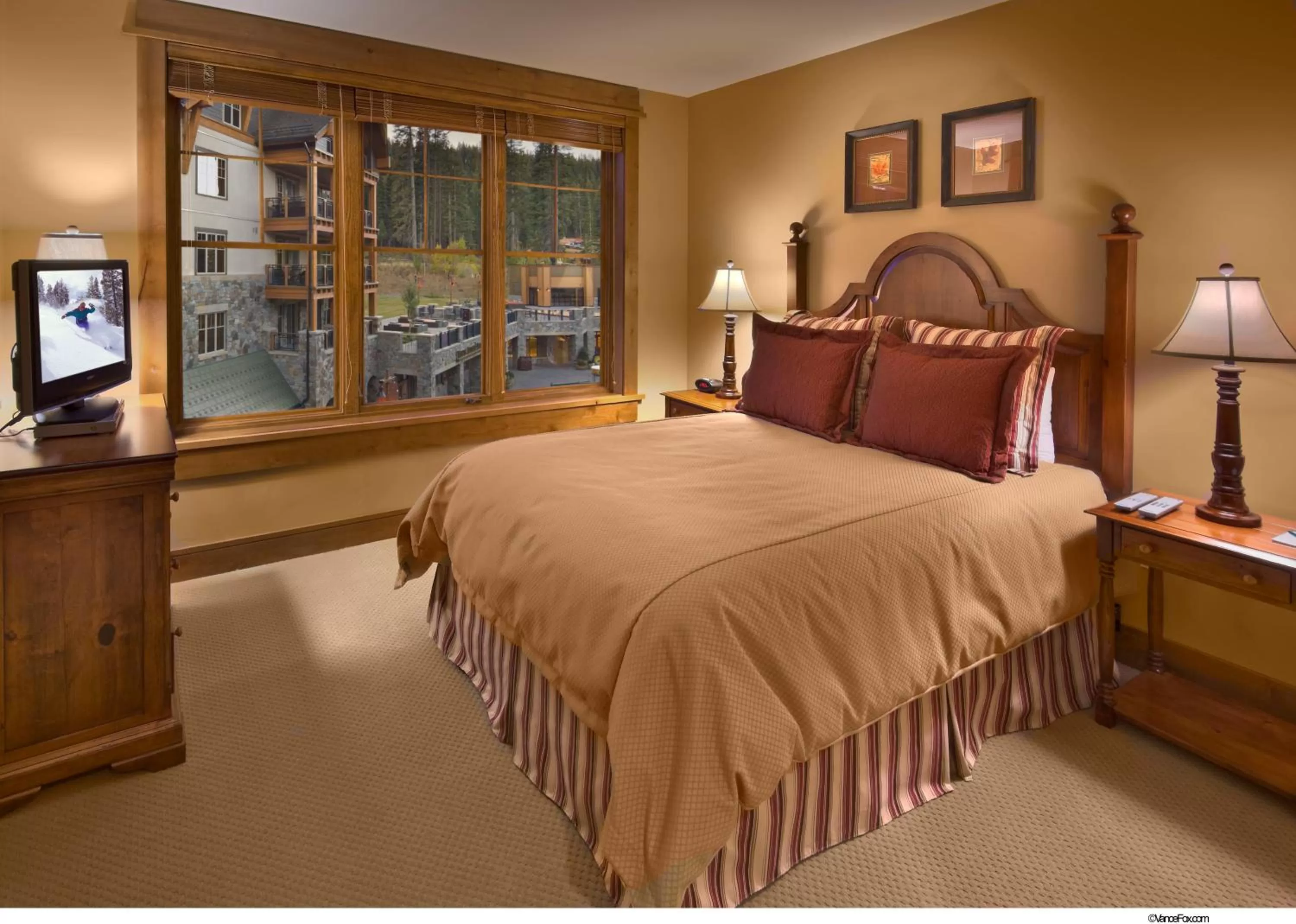 View (from property/room), Bed in East West Hospitality at Tahoe