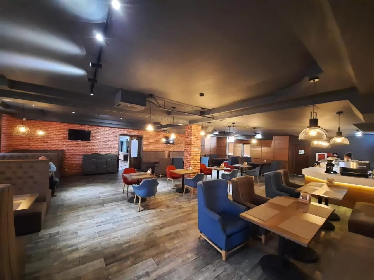 Restaurant/places to eat in Hotel Khanaka