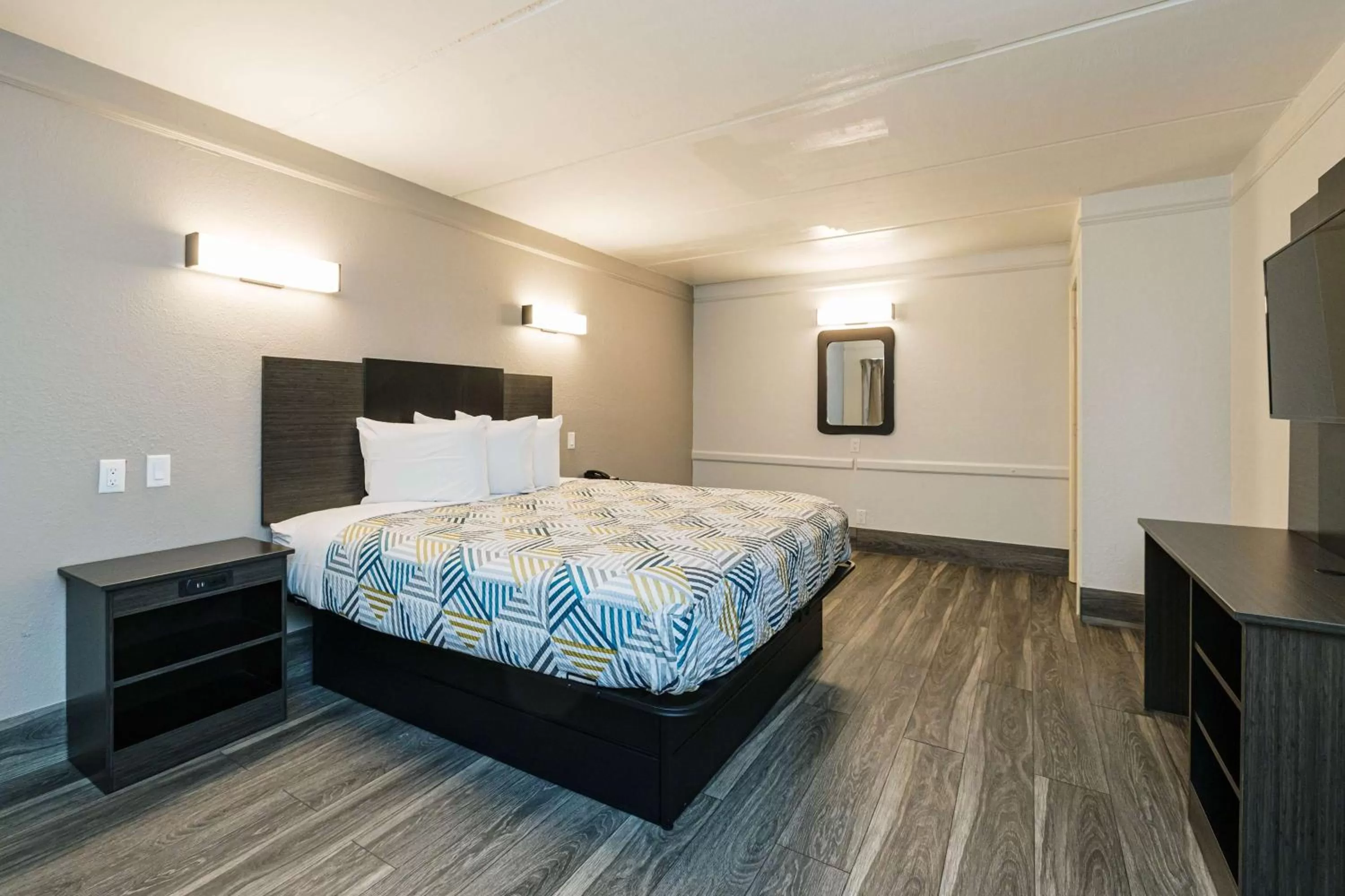 Bed in Studio 6 Baytown, Tx - Garth Road