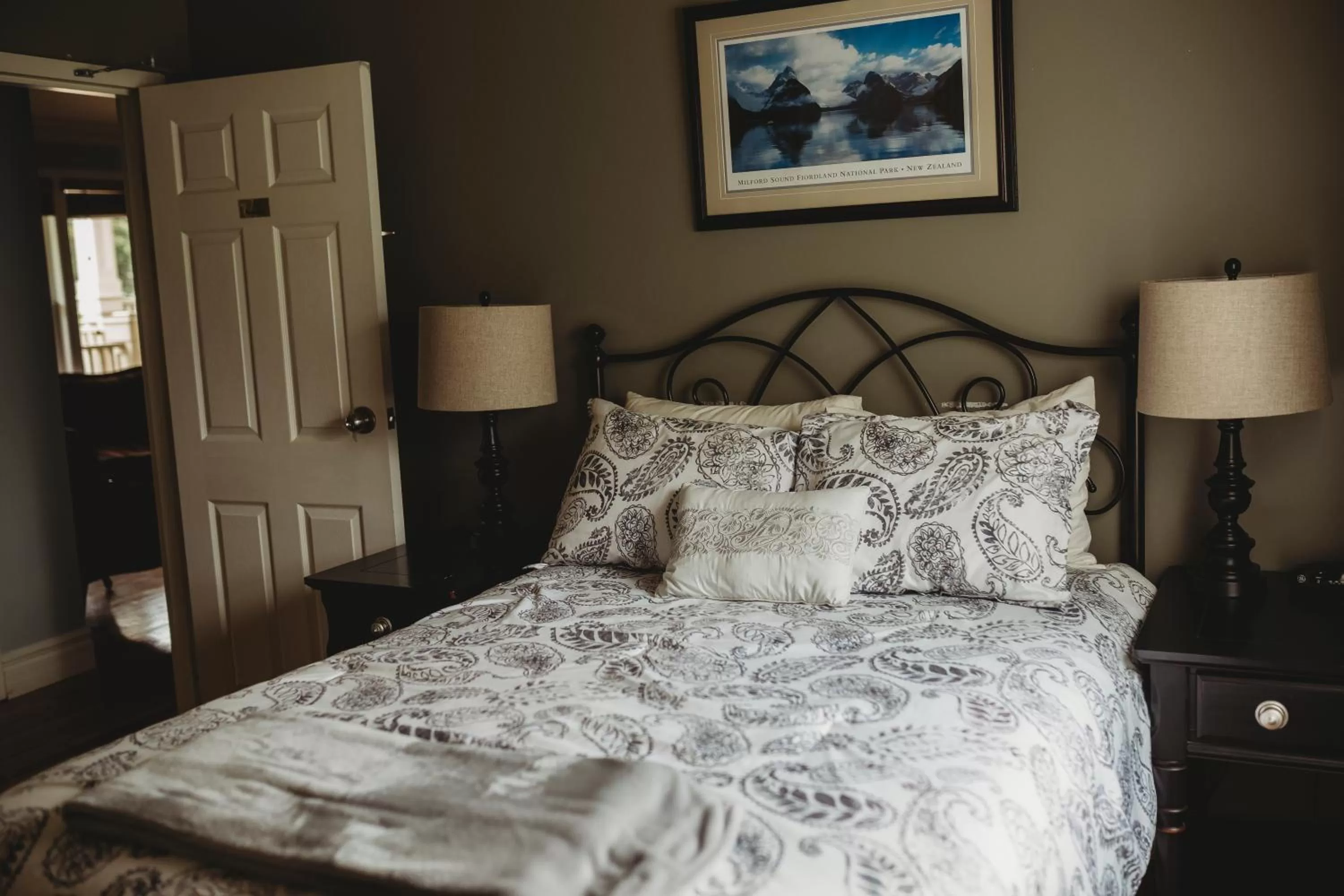 Bedroom, Bed in Carriage House Inn Four and a Half Stars