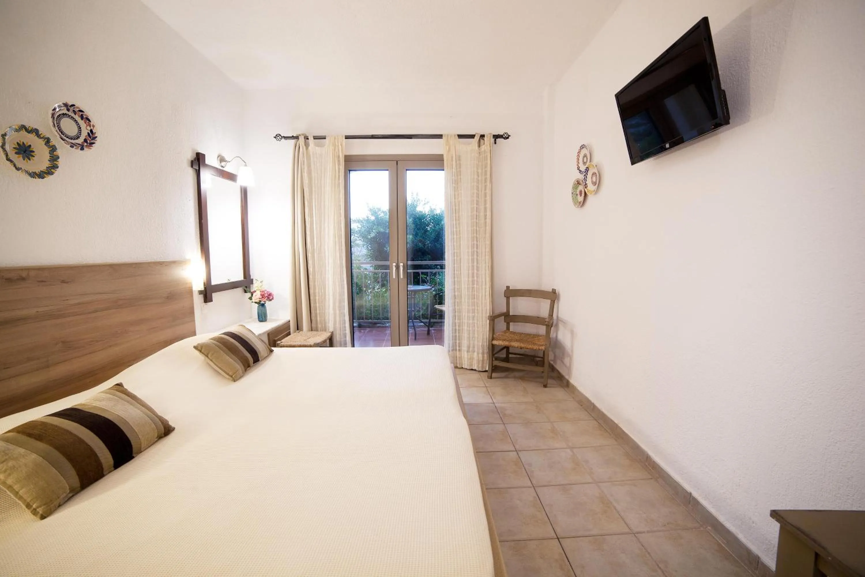 Photo of the whole room, Bed in Elpida Village