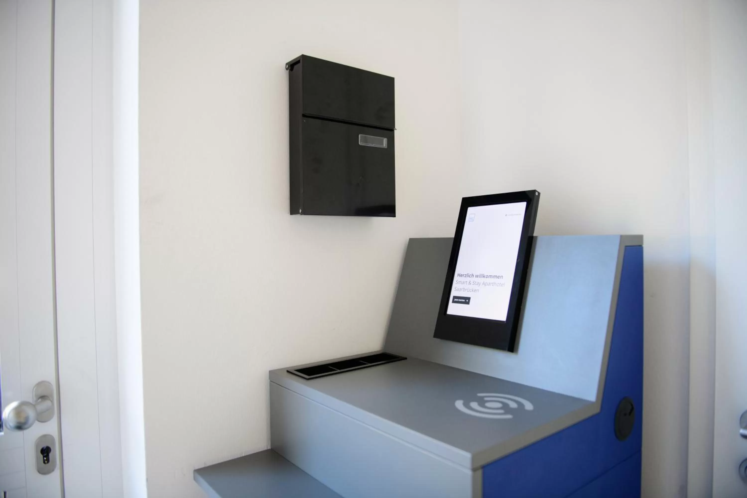 Lobby or reception in Smart & Stay Aparthotel Saarbrücken Süd - Self-Check-In - Free Parking