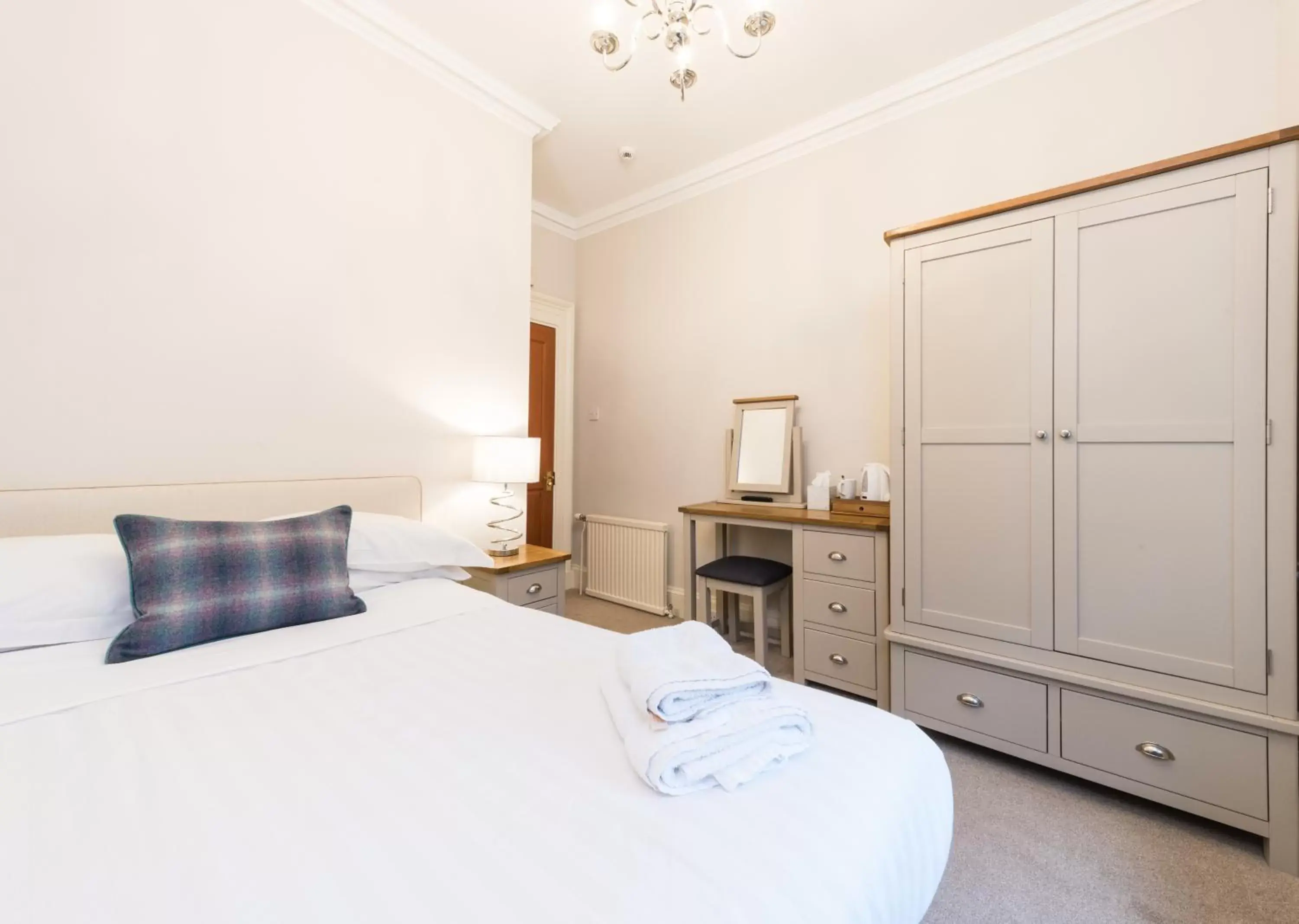 Single room with shared external bathroom in Sunbank House Metro Hotel Single room with shared external bathroom in Sunbank House Metro Hotel