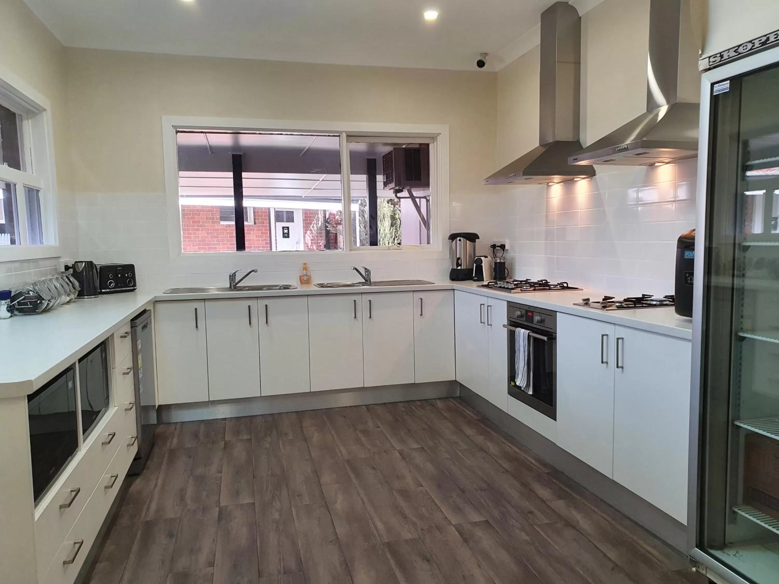Communal kitchen in Black Sheep Motel Goulburn
