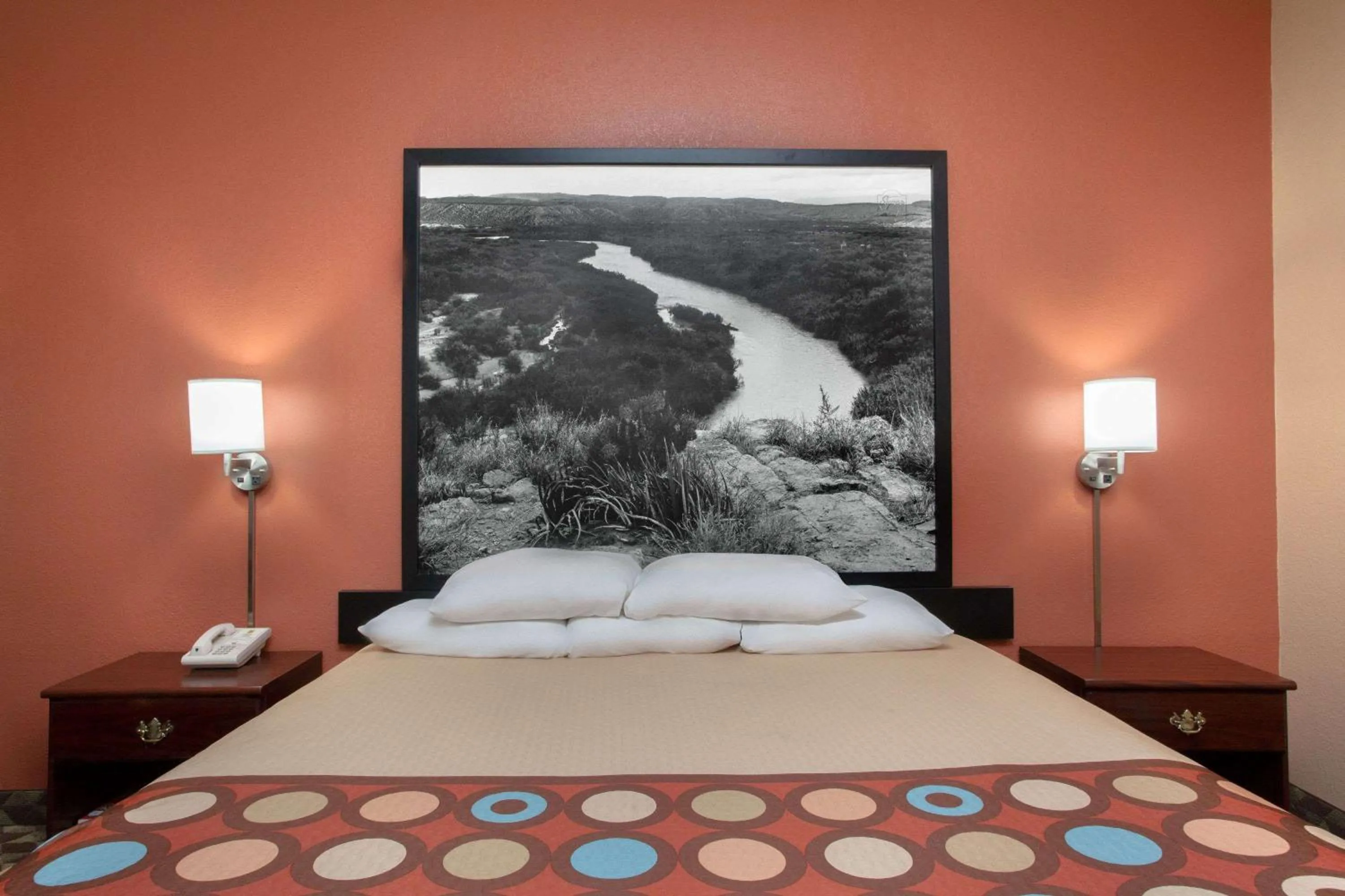 Photo of the whole room, Bed in Super 8 by Wyndham Bastrop TX