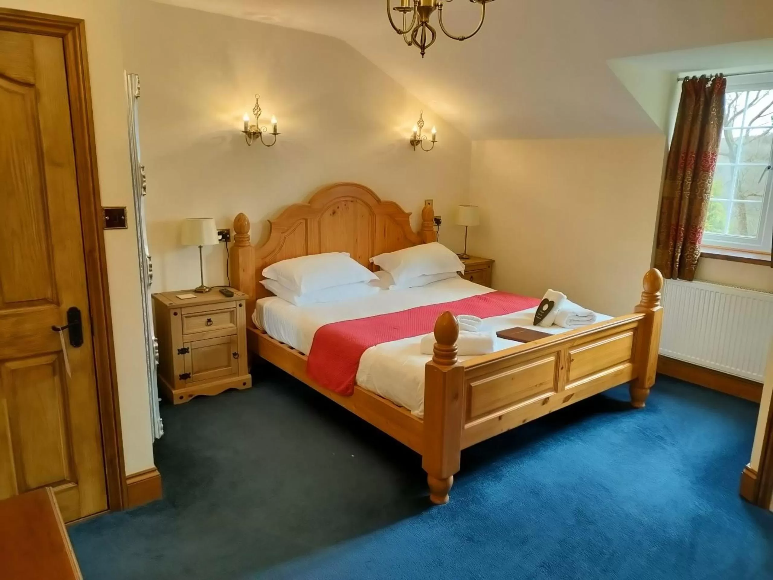 Bedroom, Bed in Great Trethew Hotel - Self Catering Lodges - Bar & Restaurant