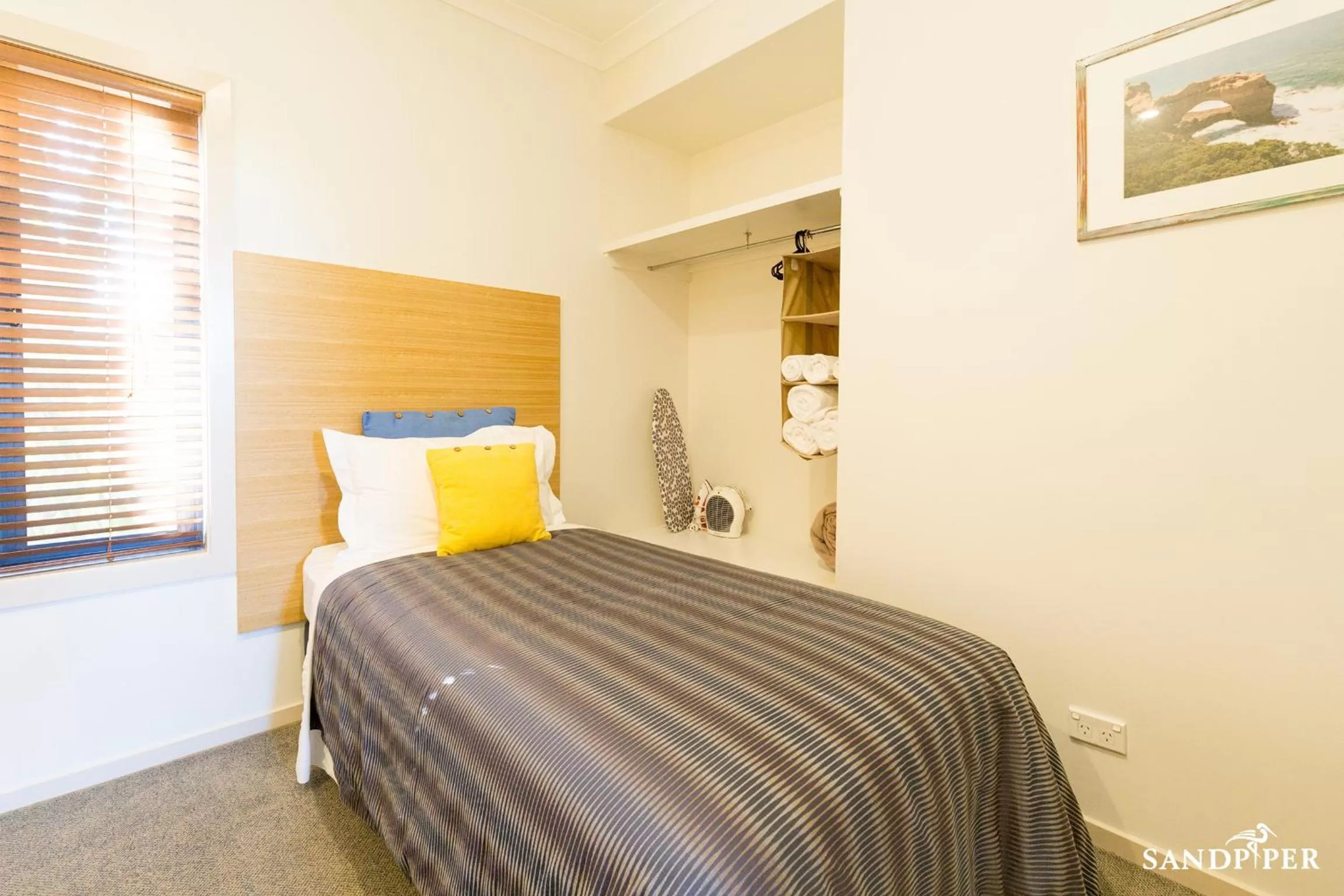 Bed in Sandpiper Motel Apollo Bay