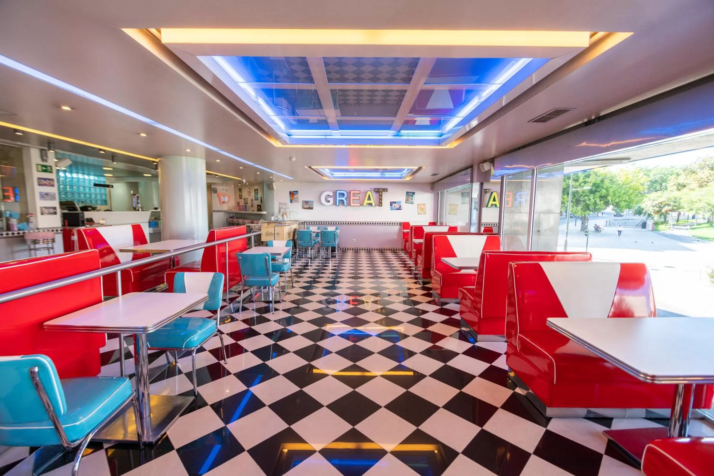 Restaurant/places to eat in Hotel Florida