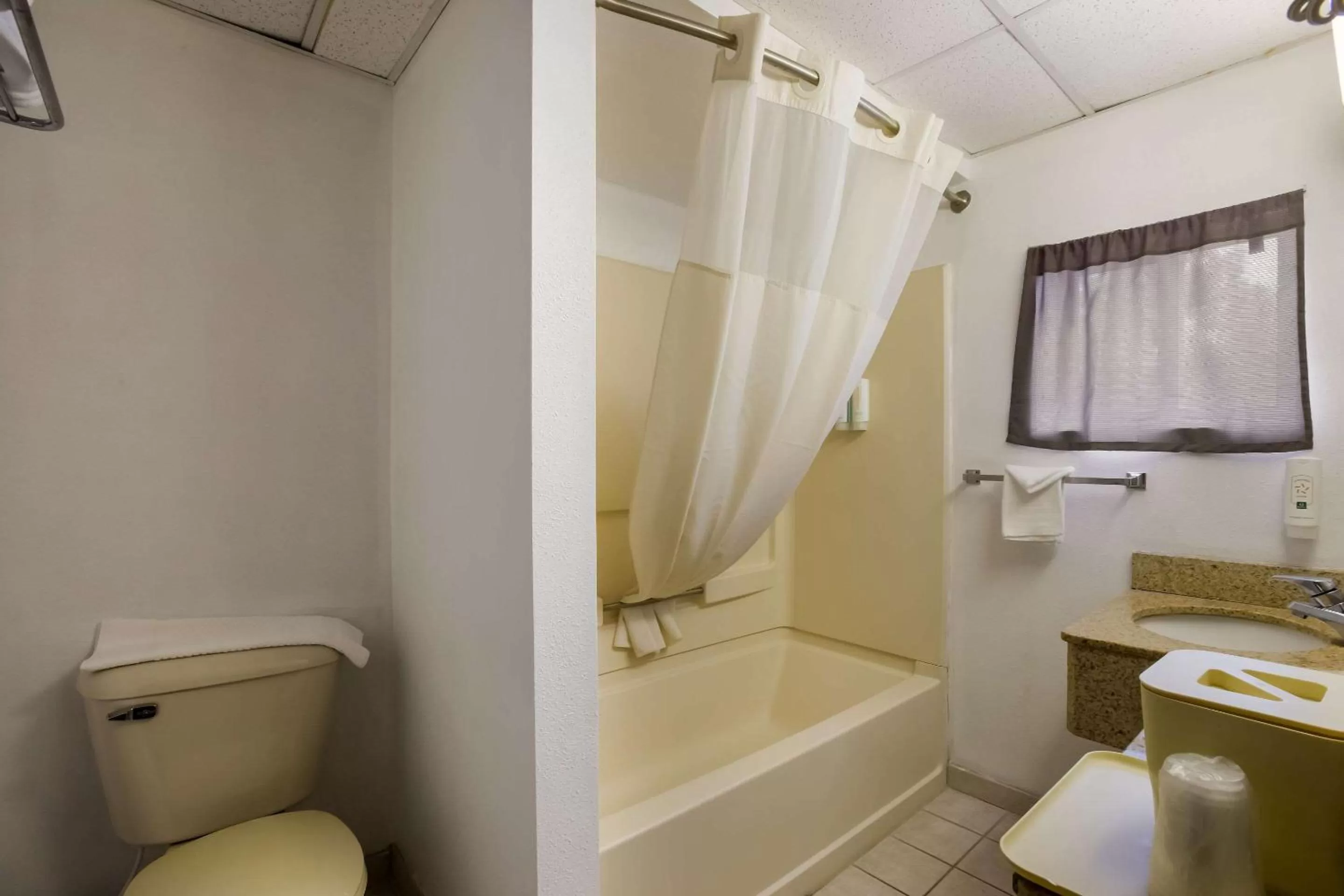 Bedroom in Quality Inn & Suites Millville