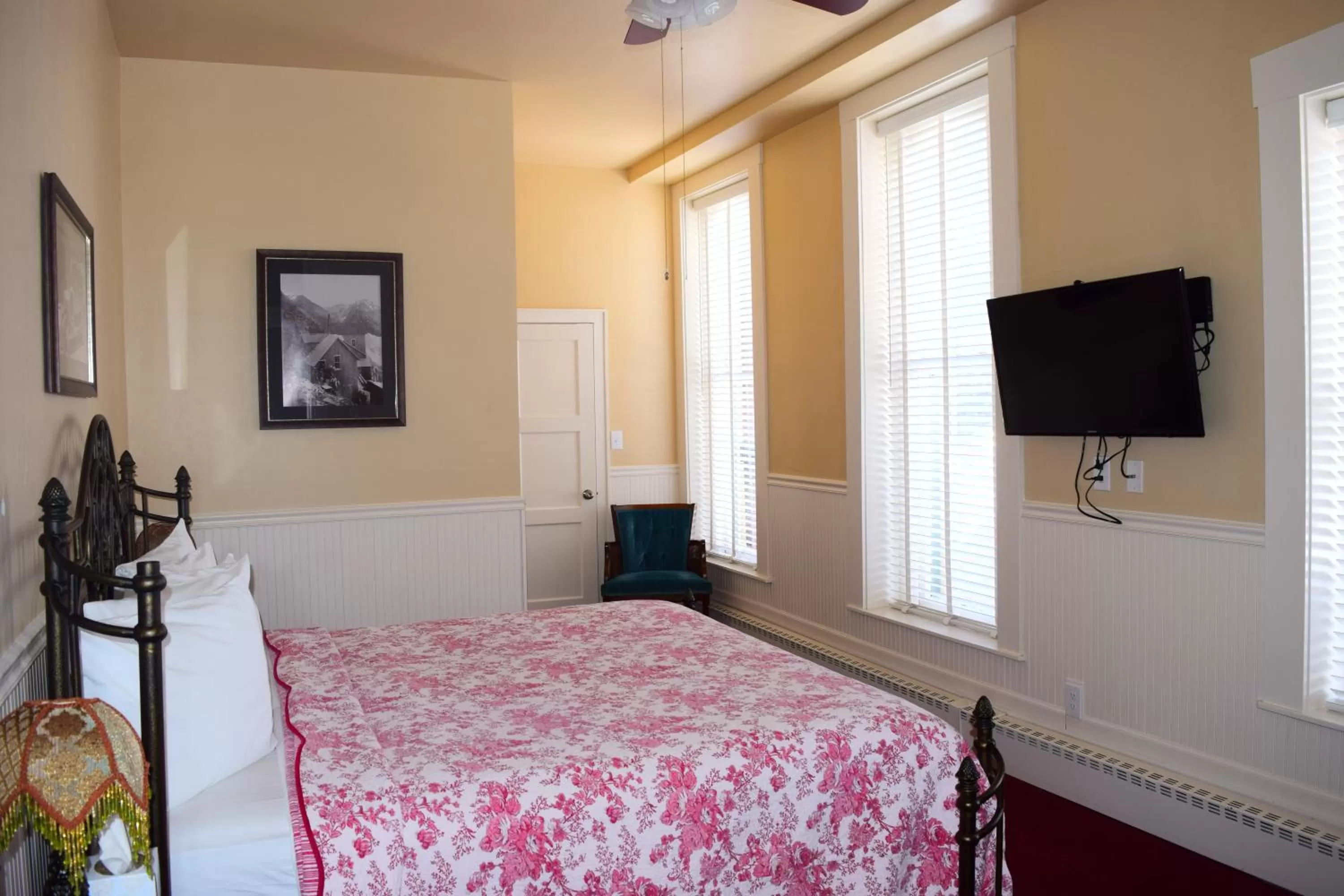 Bed in Grand Imperial Hotel