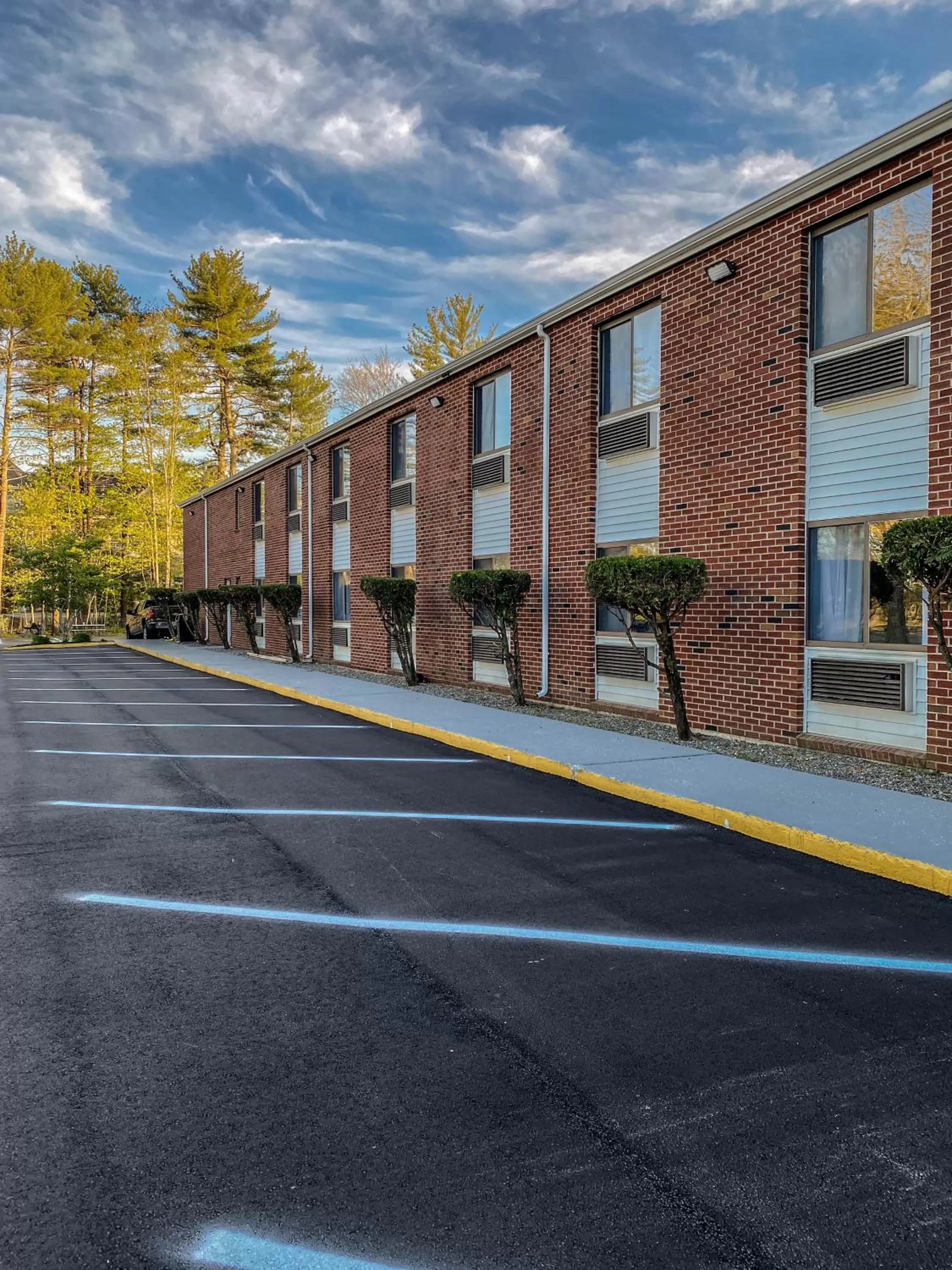 Property building in Days Inn by Wyndham Brunswick Bath Area