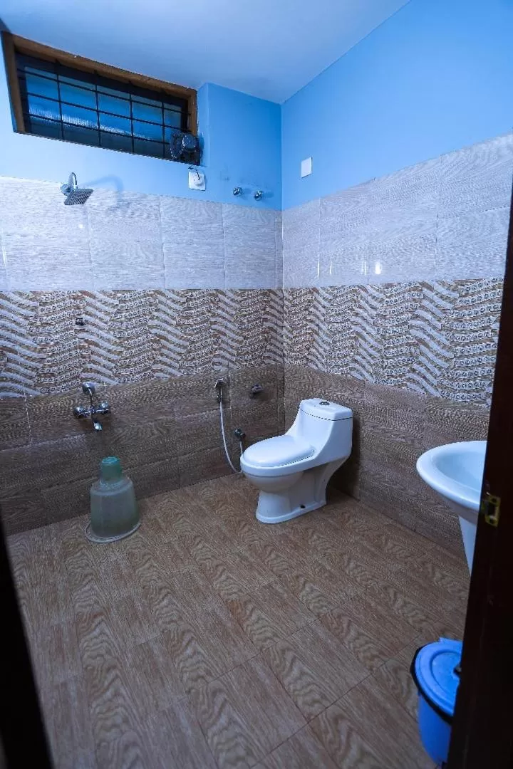 Bathroom in Munnar Blue Mist