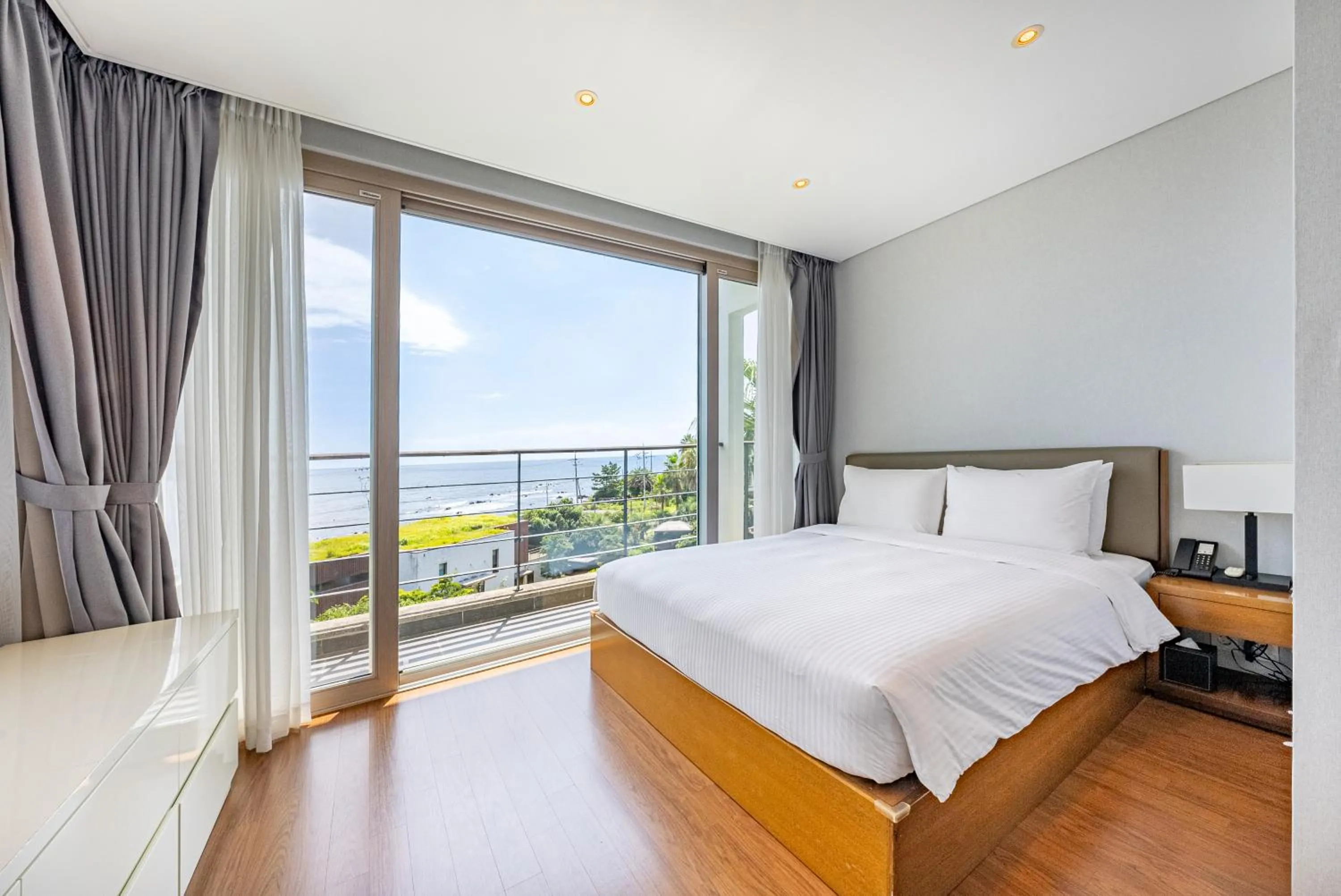 View (from property/room), Bed in The Grand Sumorum