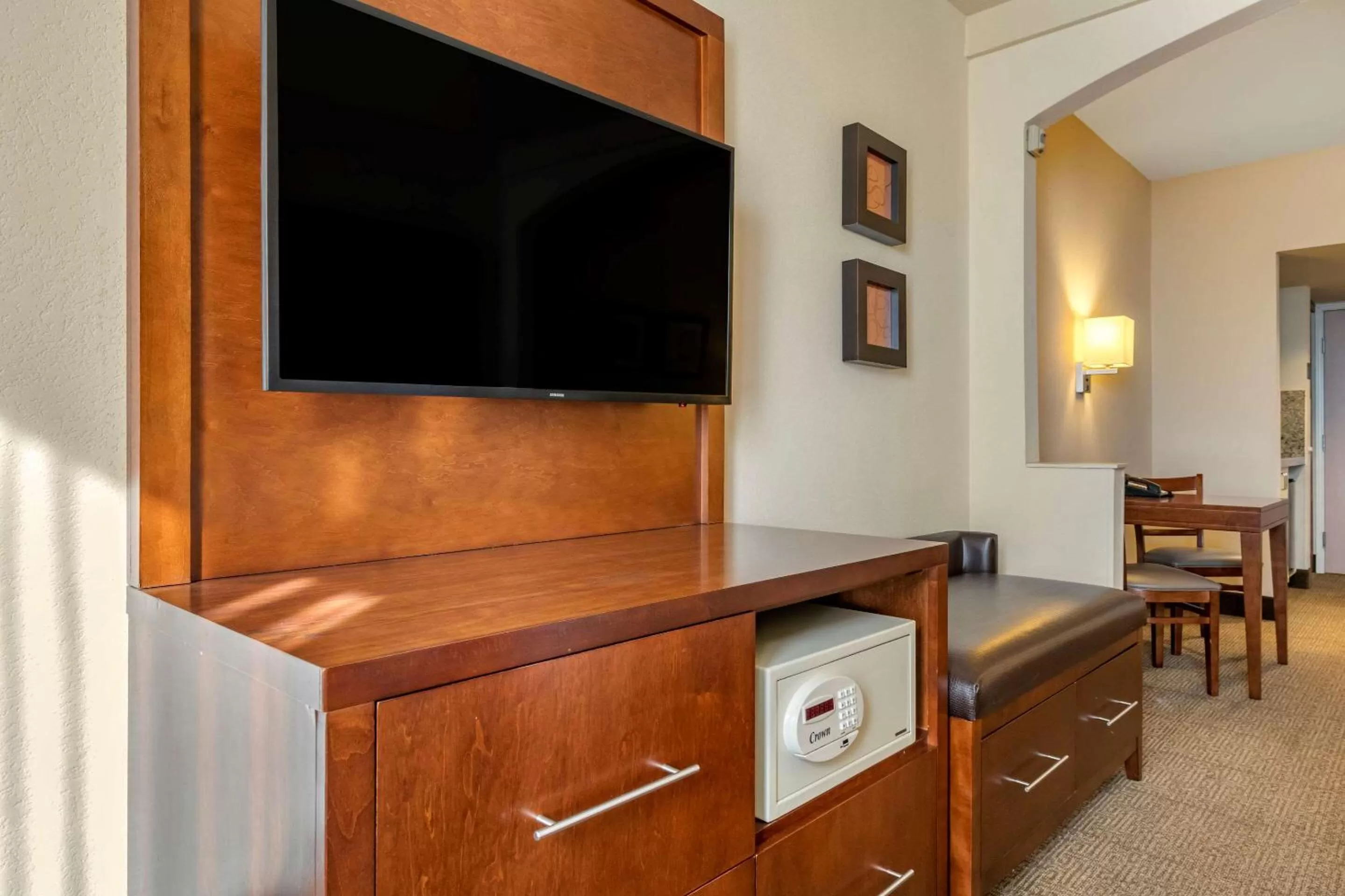 Photo of the whole room in Comfort Suites Miami - Kendall