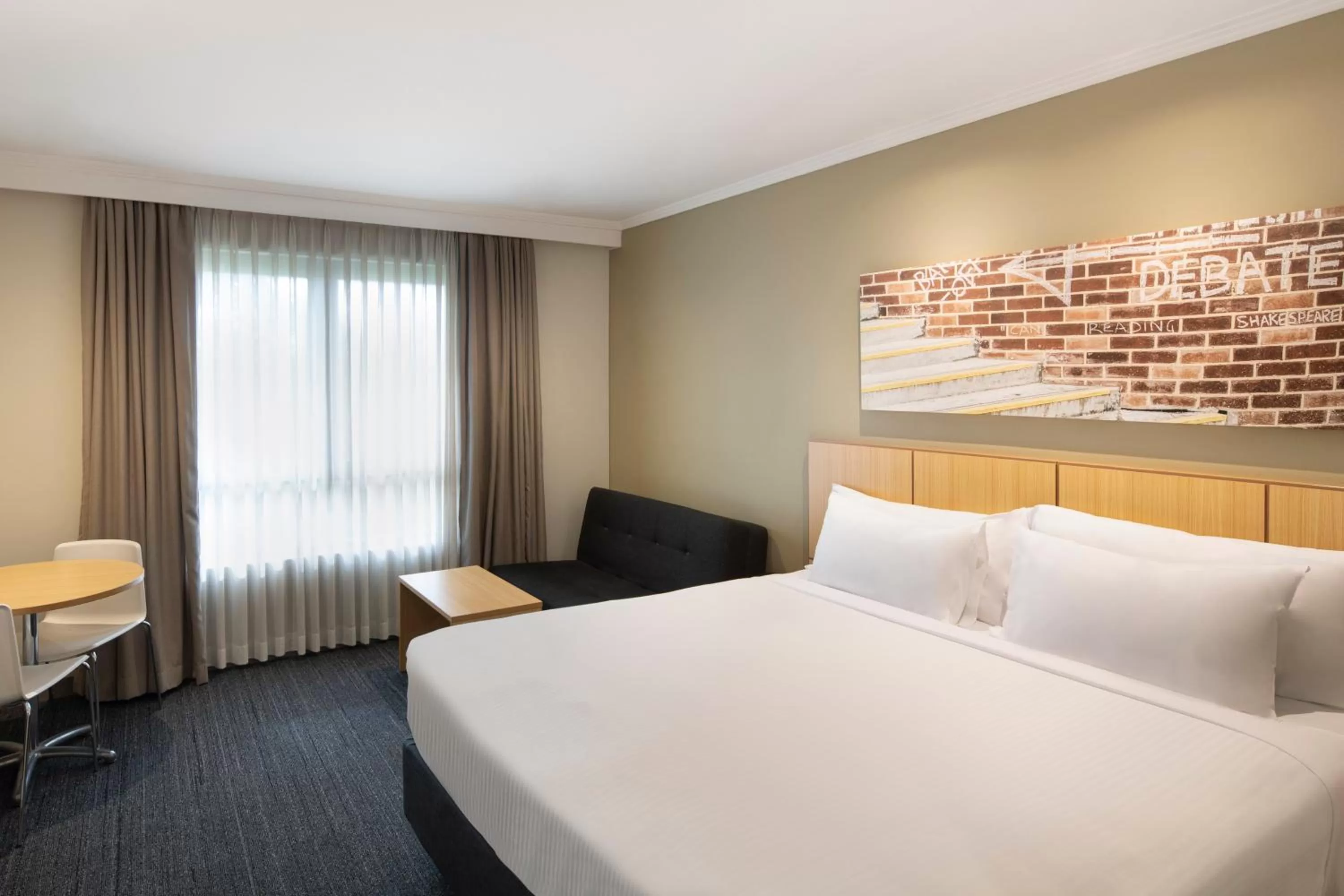 Photo of the whole room, Bed in Mercure Sydney Macquarie Park