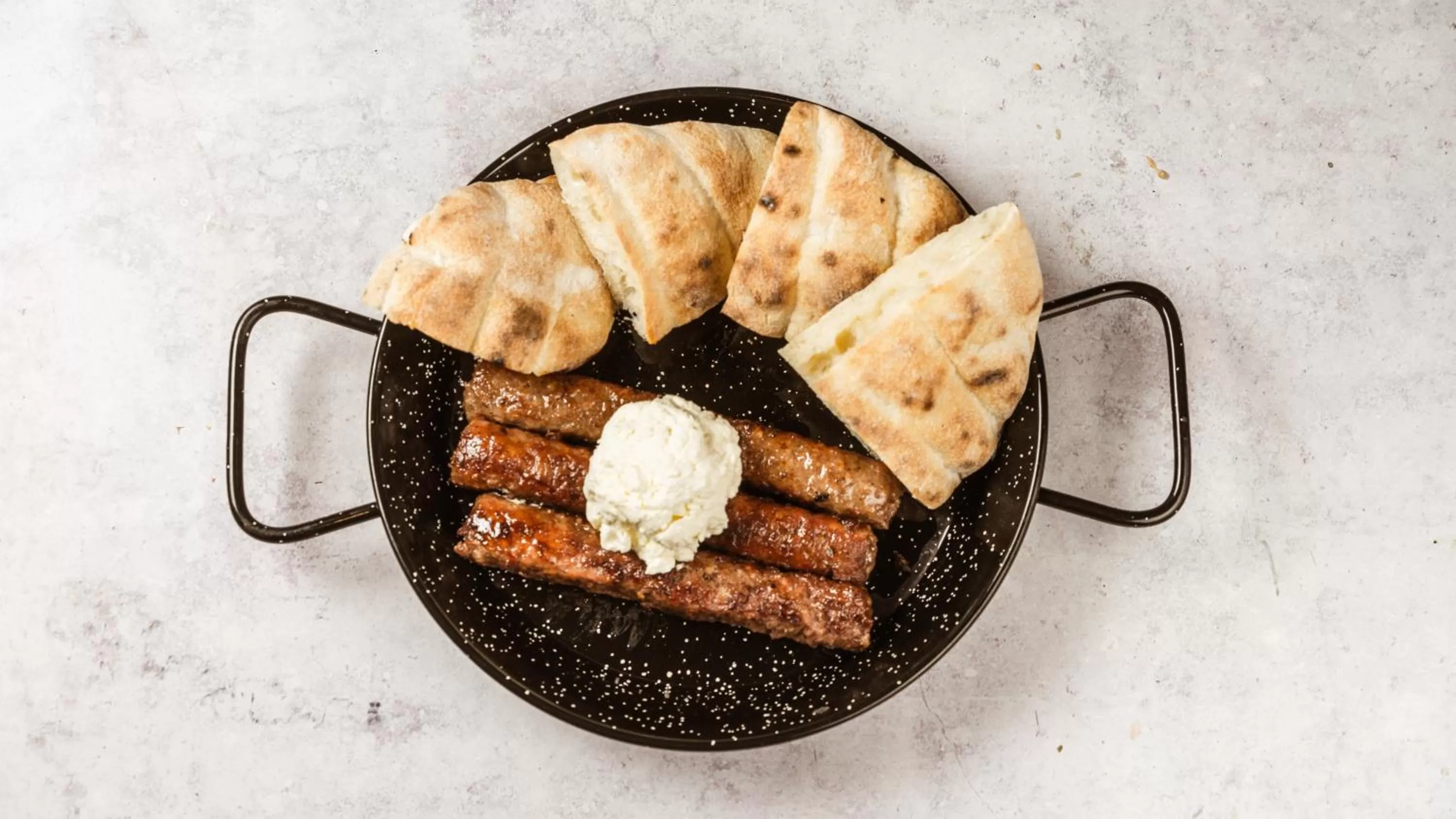 Restaurant/places to eat in Royal Airport Hotel