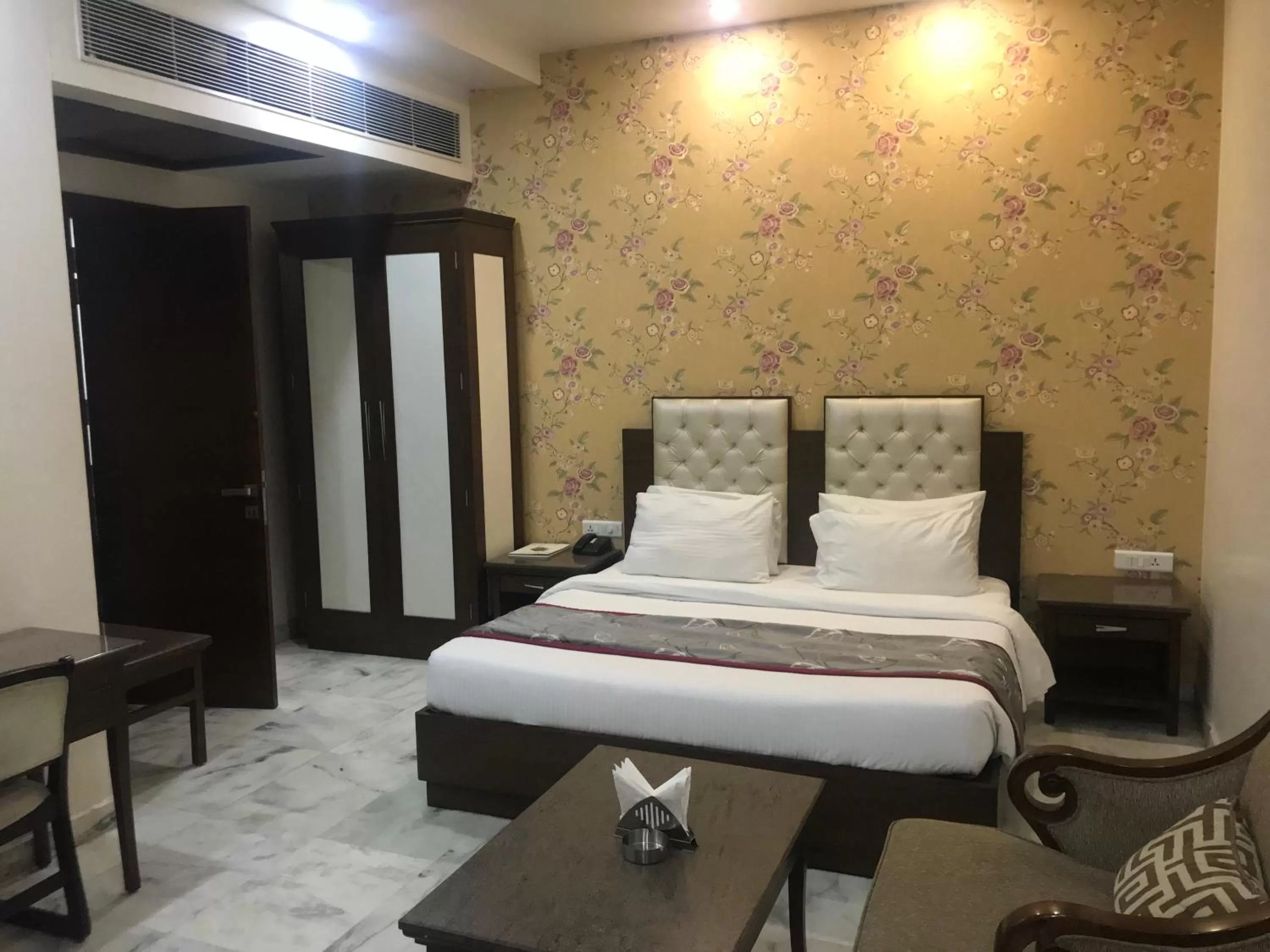 Photo of the whole room, Bed in Hotel Leela Grande