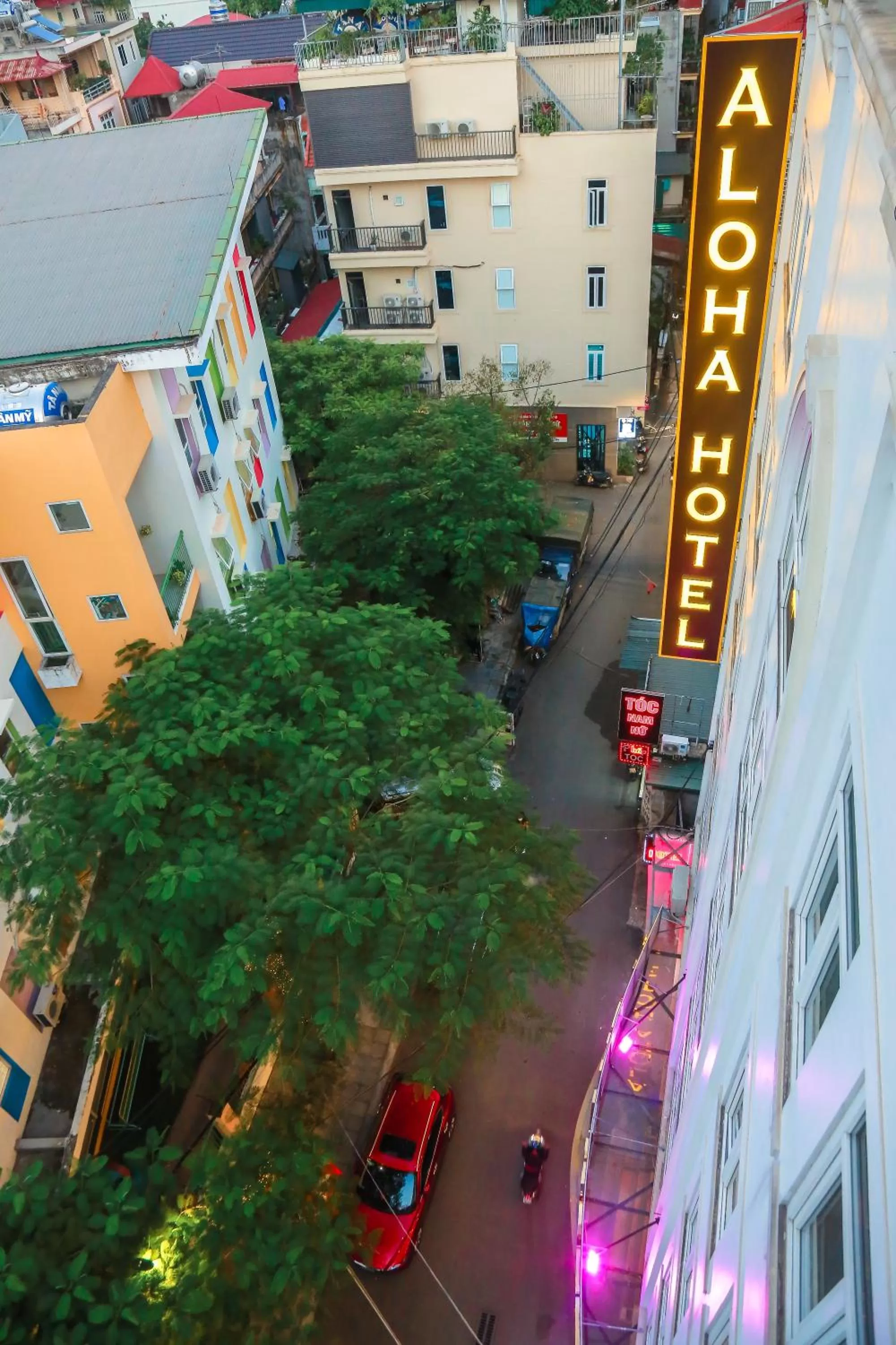 Property building, Bird's-eye View in Aloha Hotel