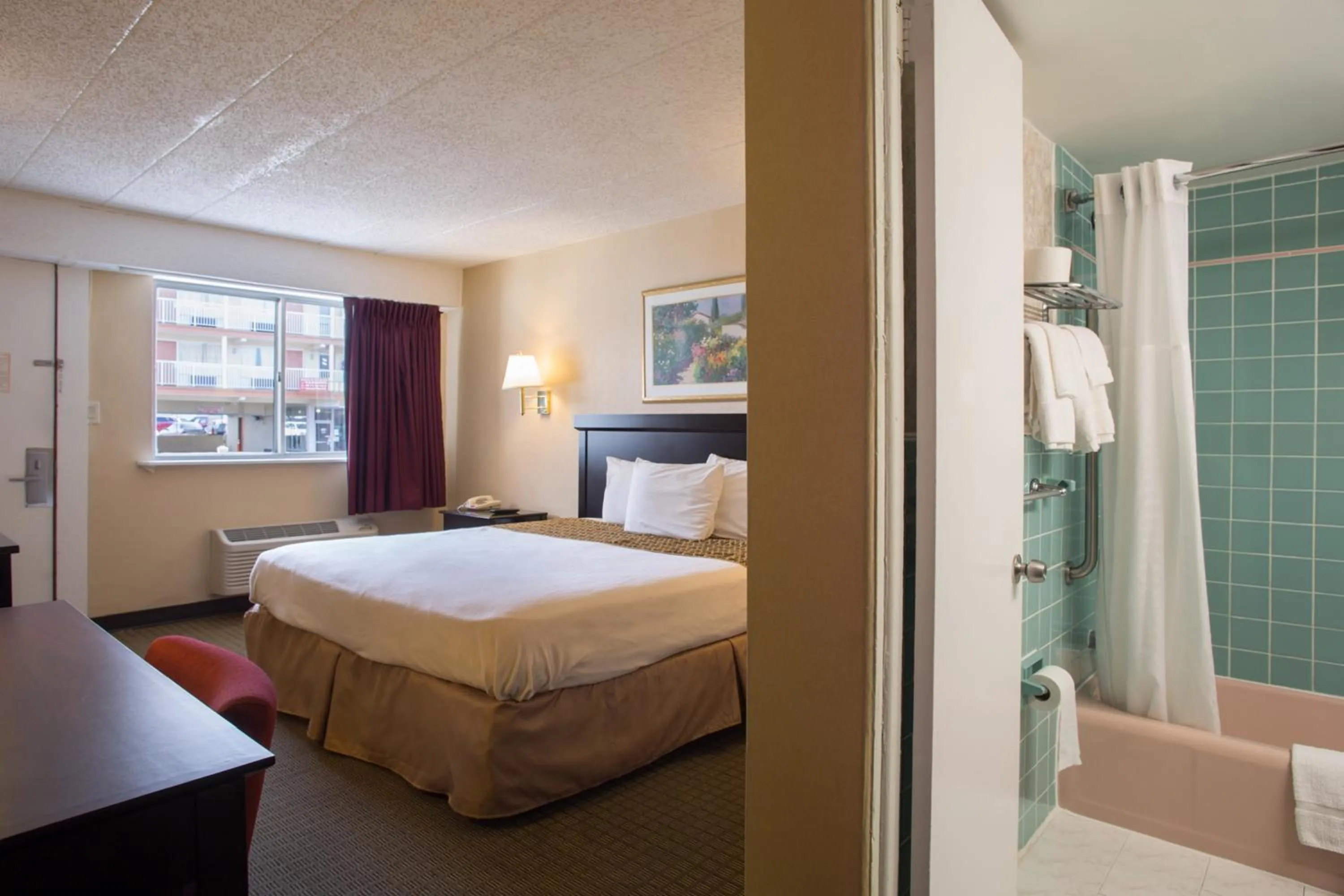 Photo of the whole room, Bed in Atlantic Motor Inn Near Boardwalk