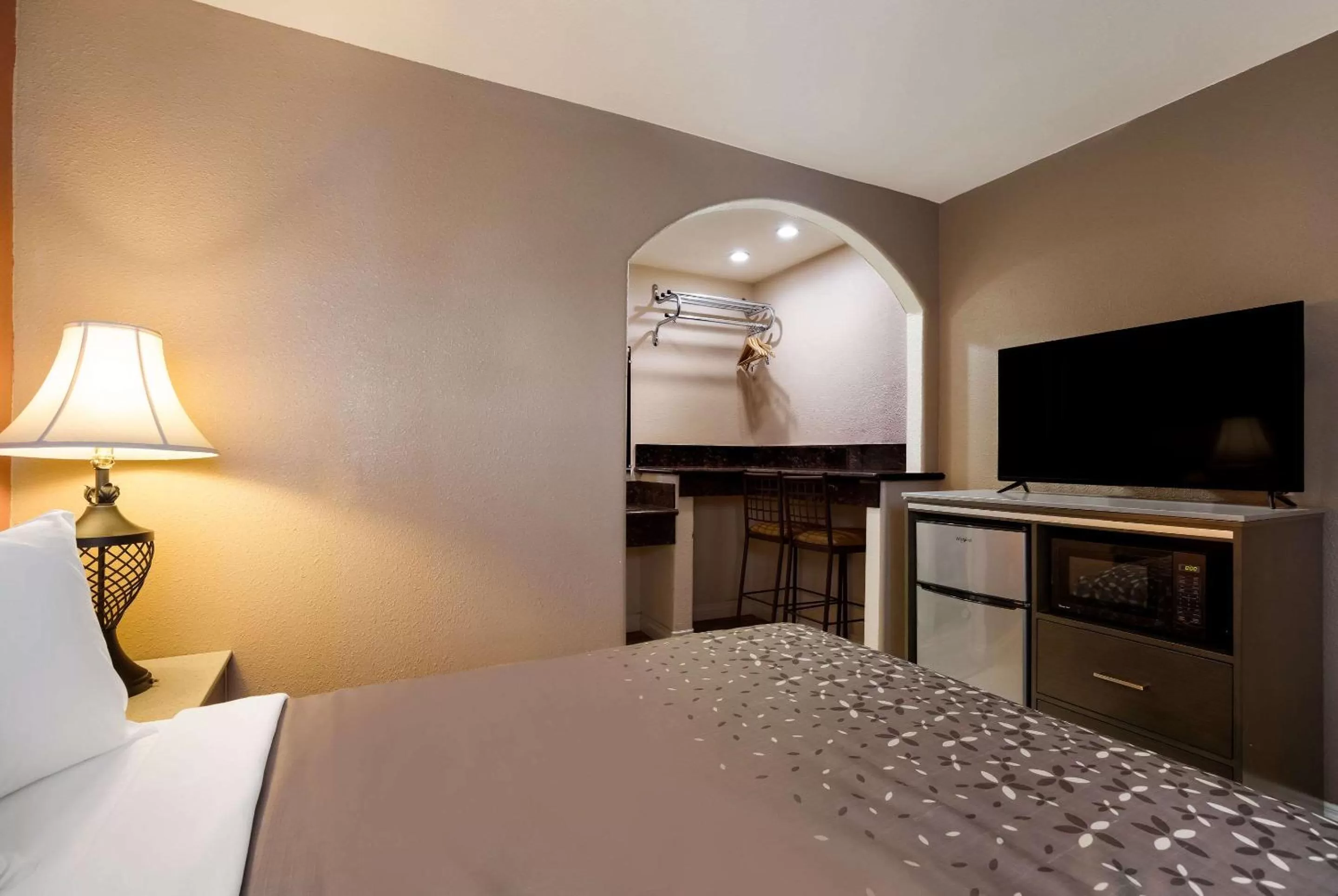 Bed in Rodeway Inn near Coachella