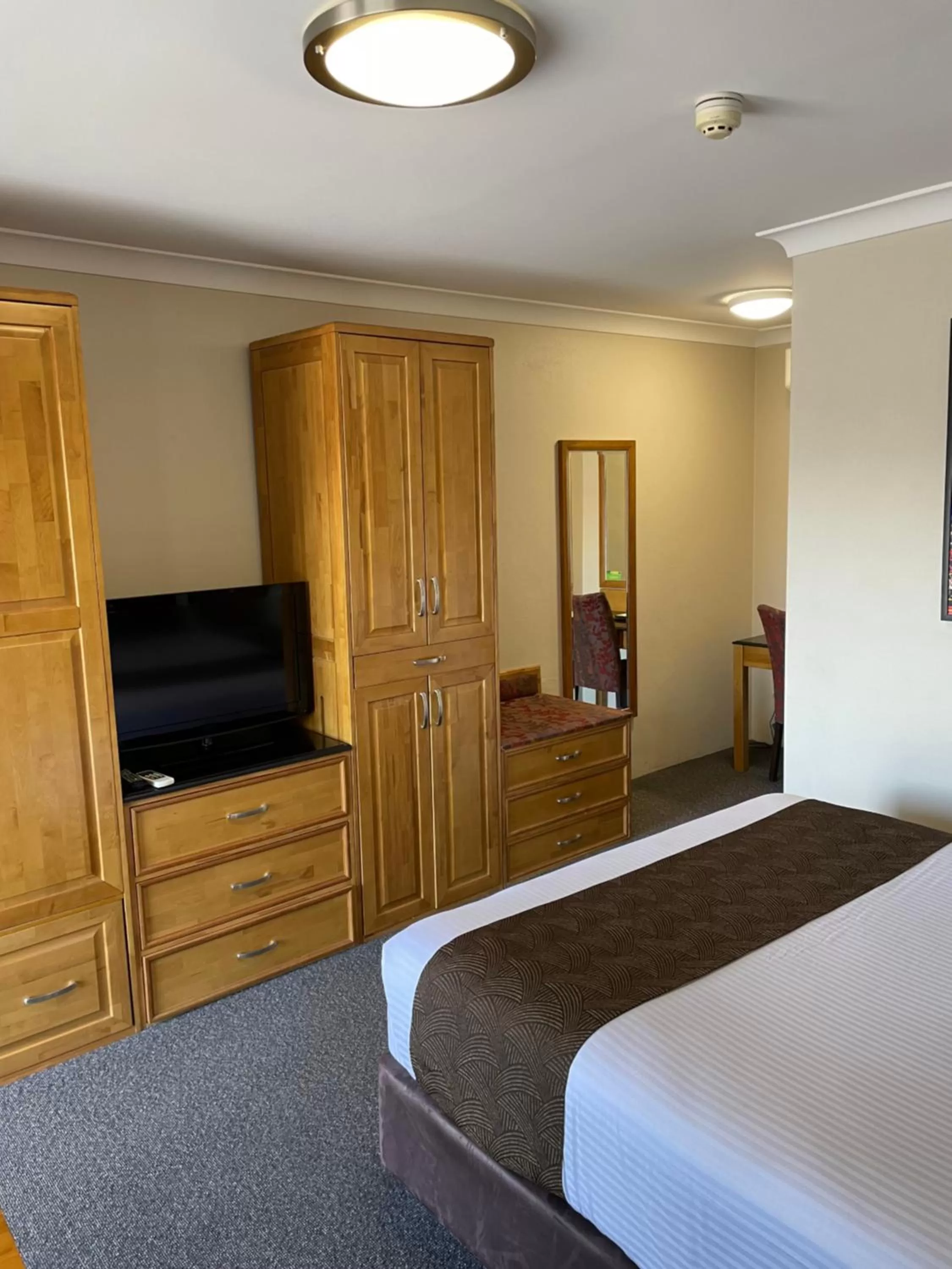 Photo of the whole room, Bed in Noah's Mid City Motor Inn Muswellbrook