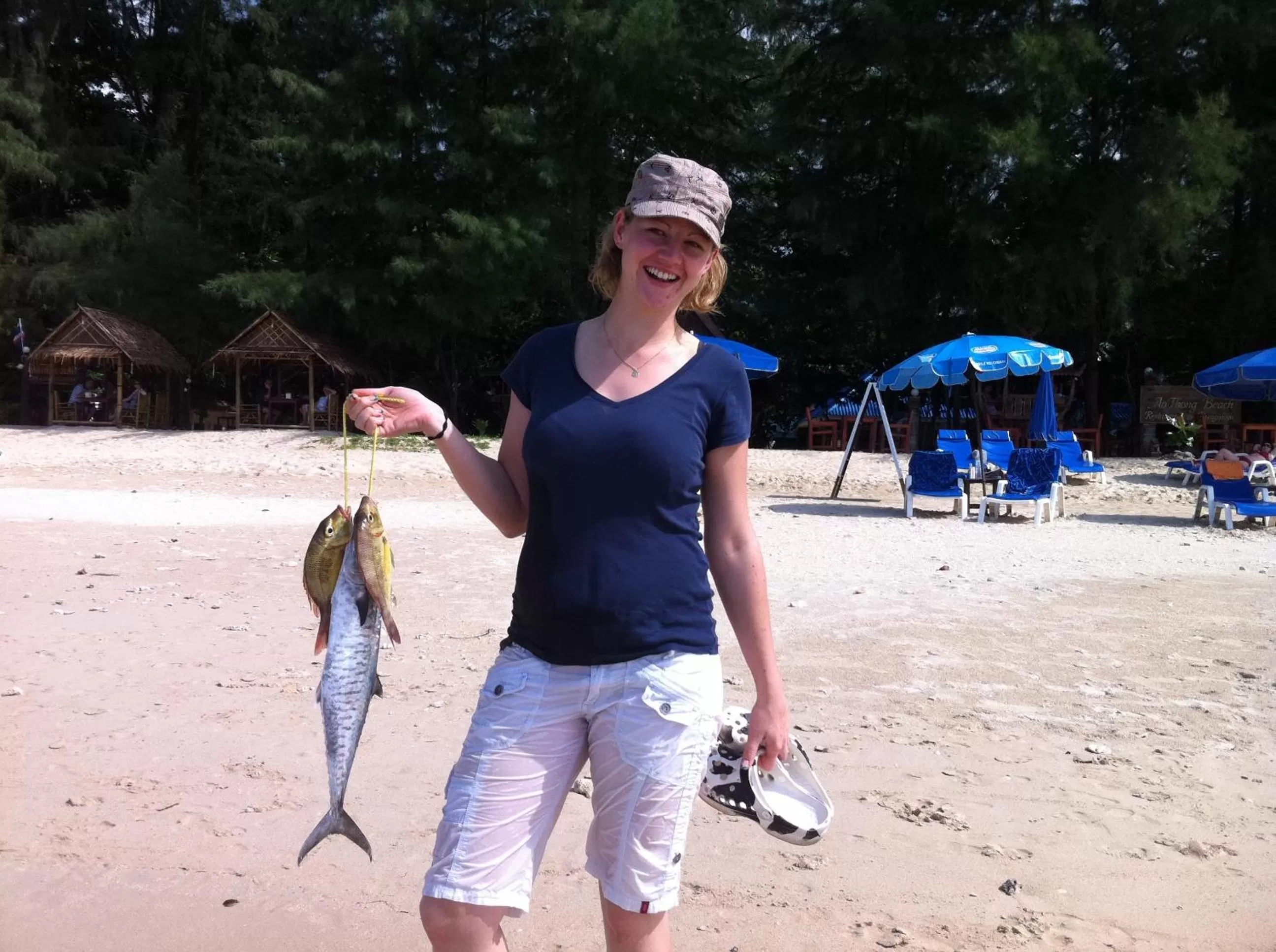 People in Ao Thong beach Bungalows