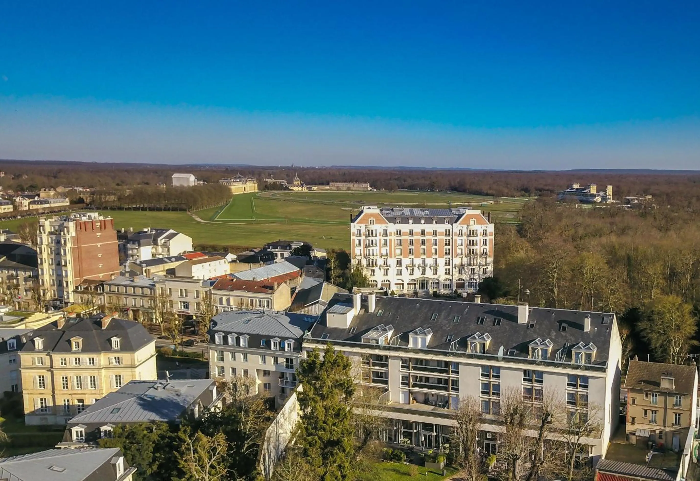 Neighbourhood in Best Western Plus Hotel Du Parc Chantilly