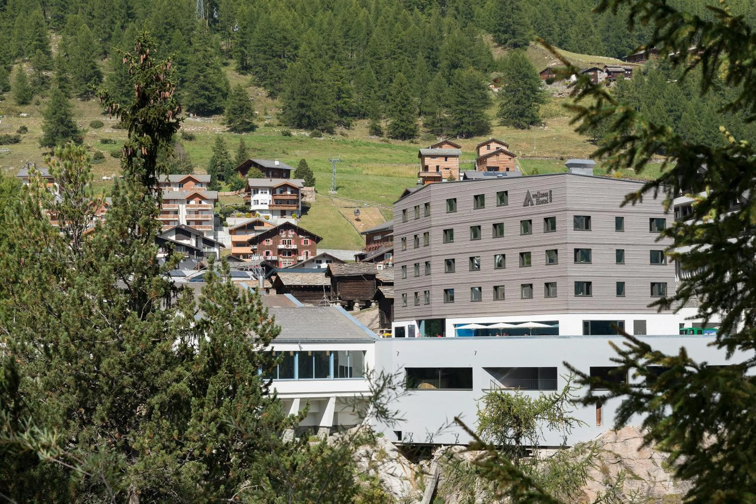Facade/entrance in Saas-Fee wellnesshostel4000