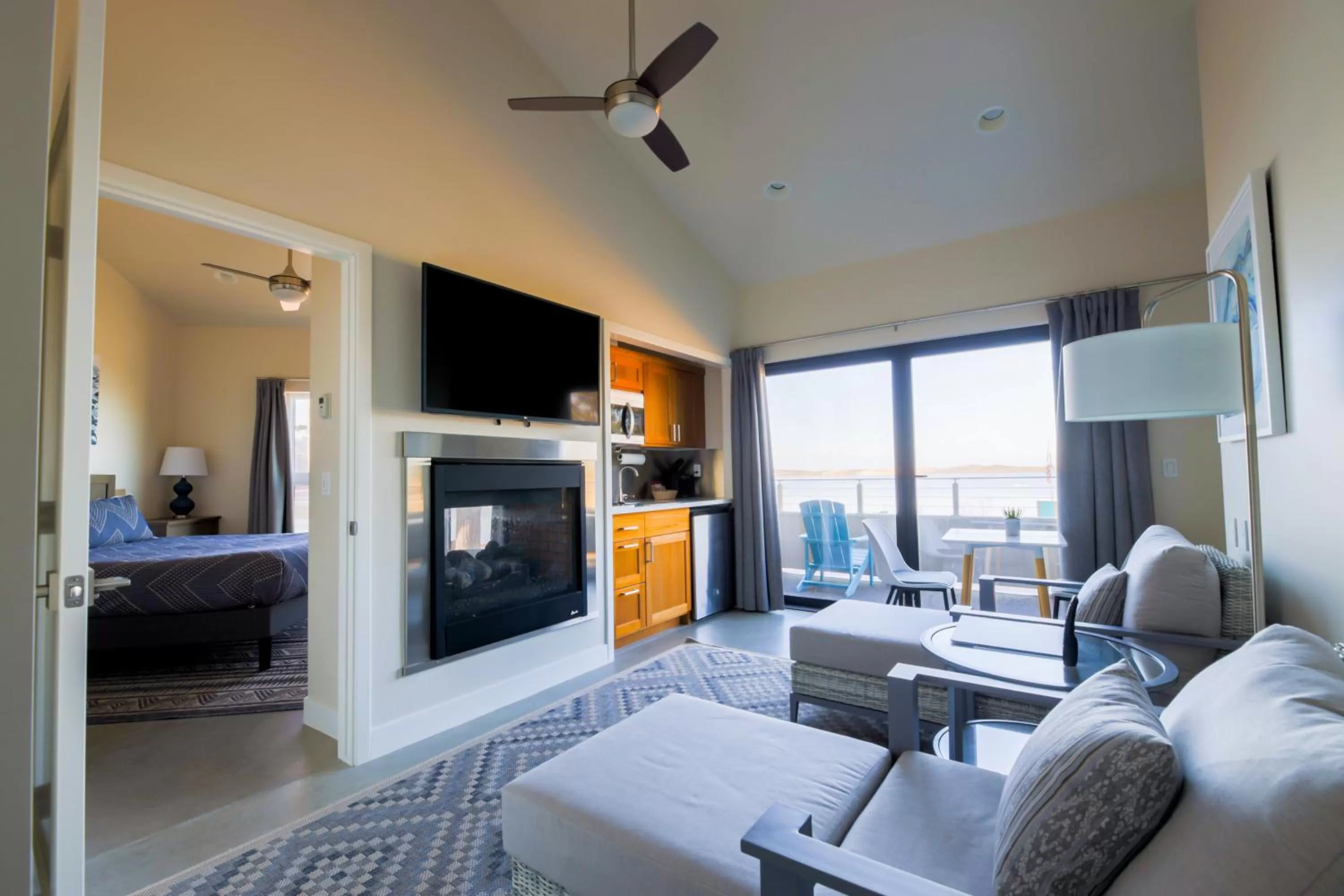 Seating area, Bed in Baywood Inn Bed & Breakfast