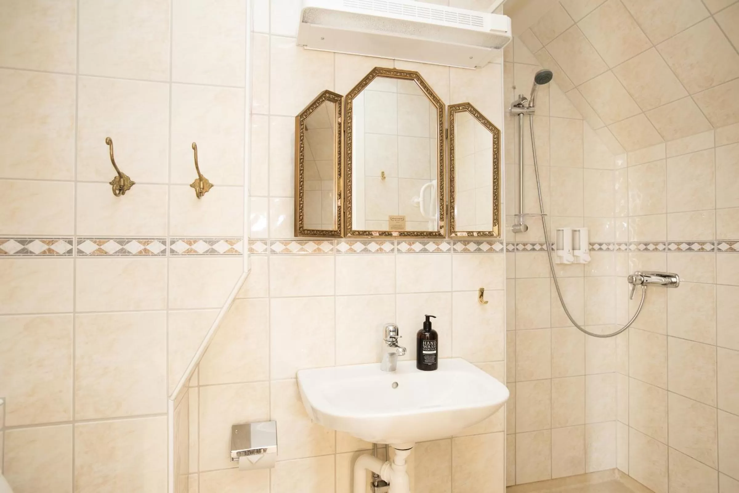 Bathroom in Hotell Breda Blick