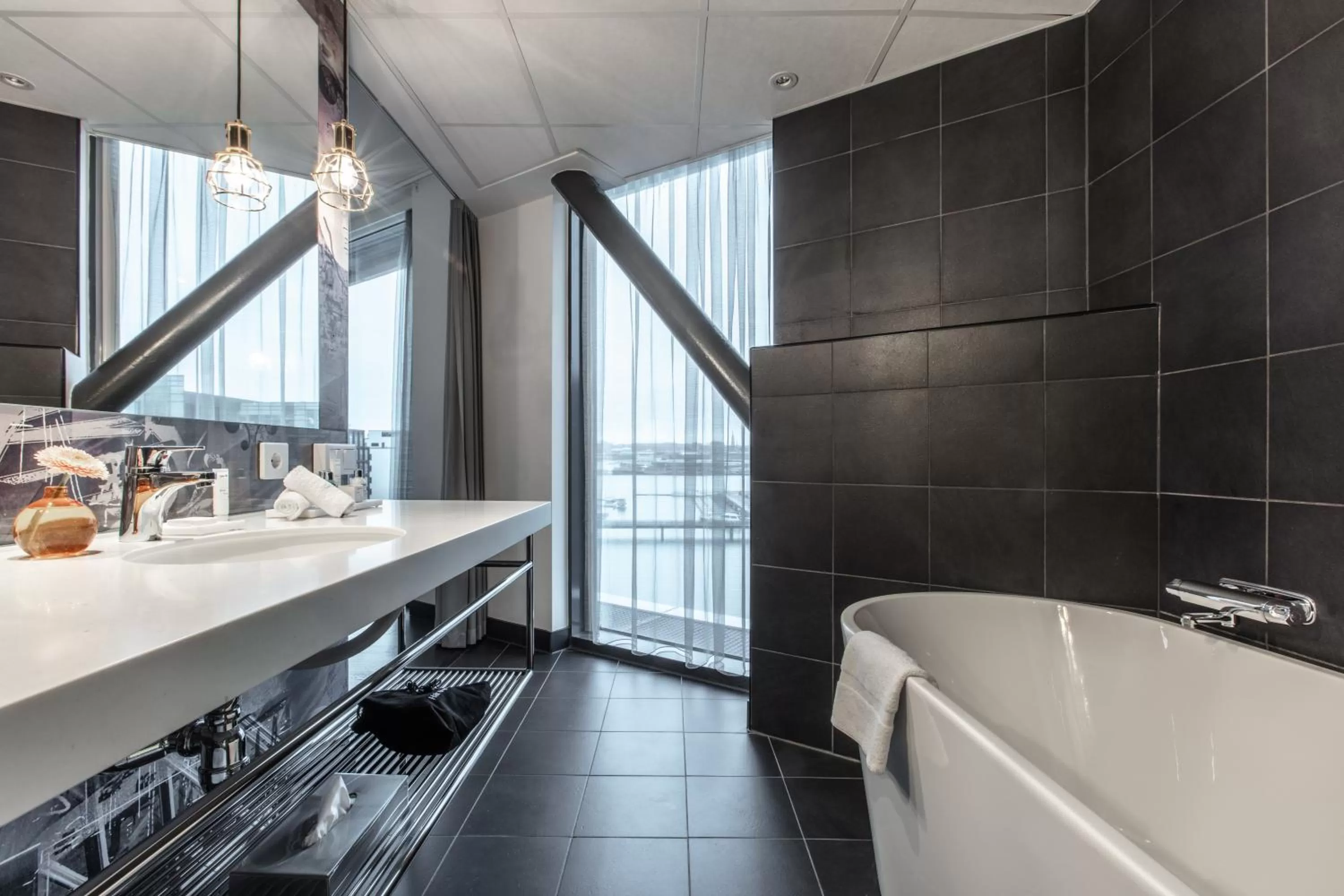 Shower in Radisson Blu Riverside Hotel