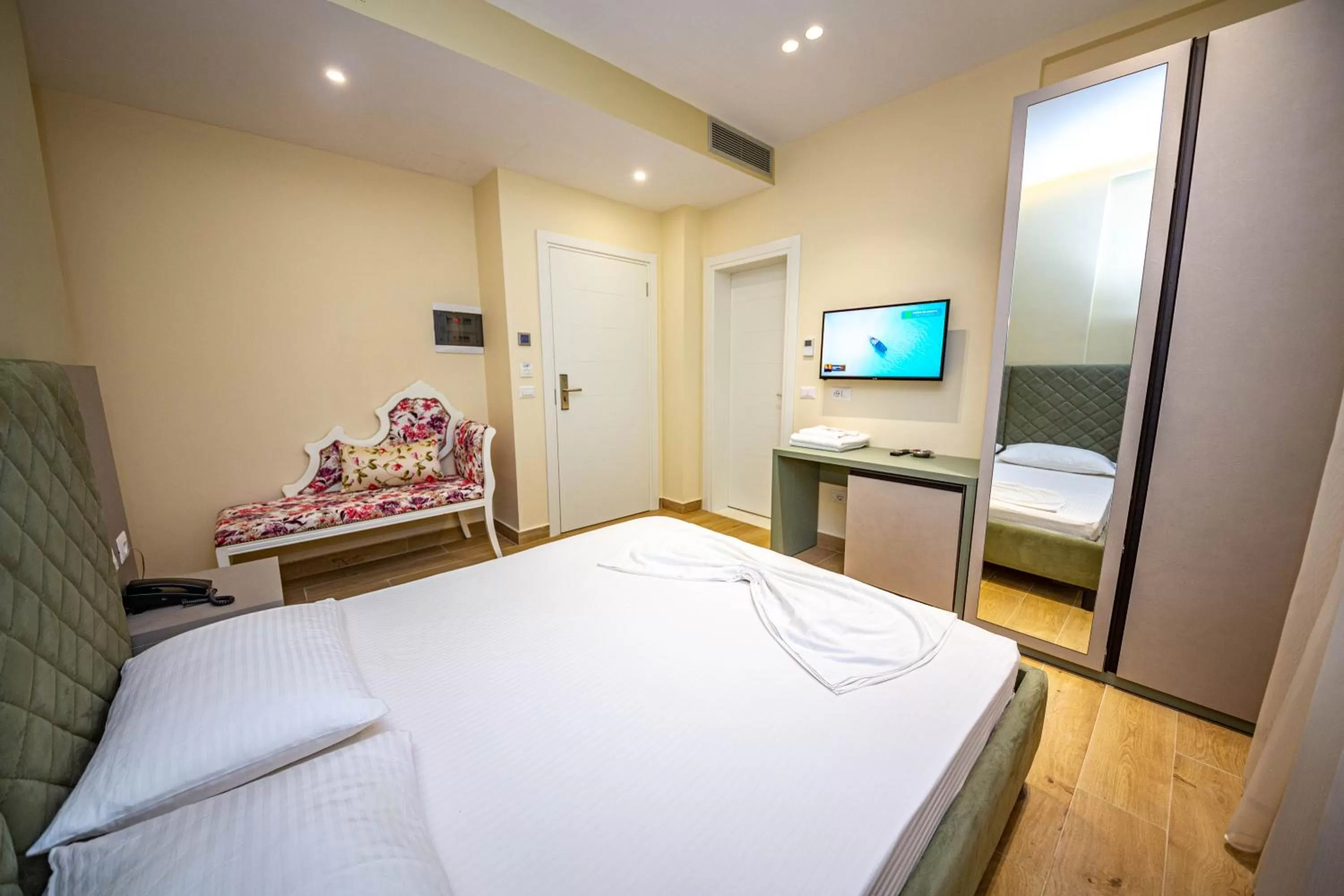 Bedroom, Bed in Hotel Bella Vista