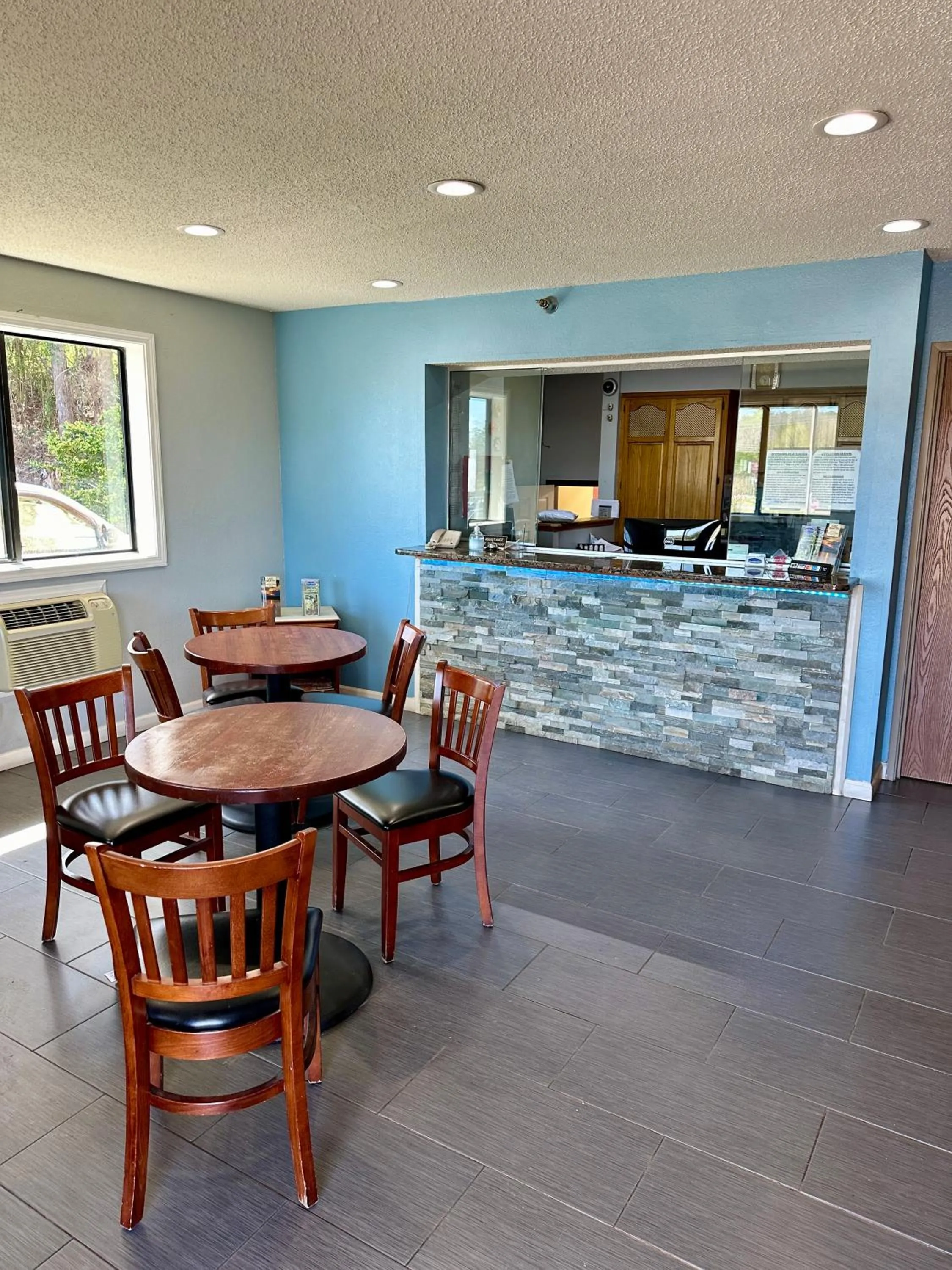 Breakfast in American Inn-Alexander City