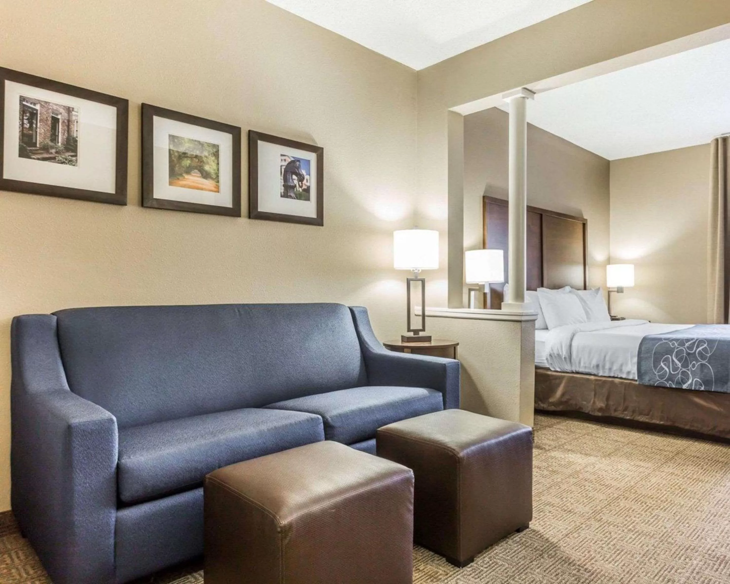 Photo of the whole room, Bed in Comfort Suites at Isle of Palms Connector