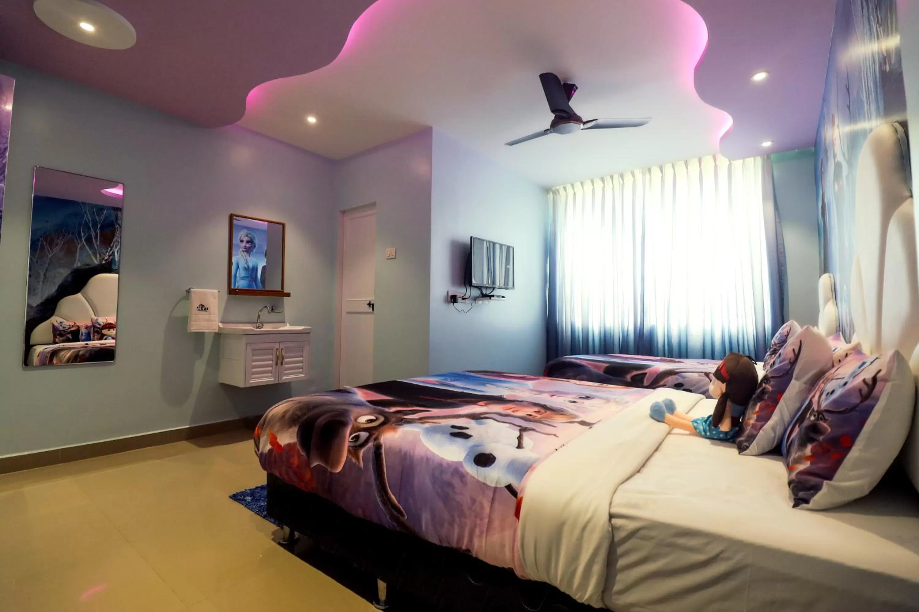 TV and multimedia in Hotel Greek Glory