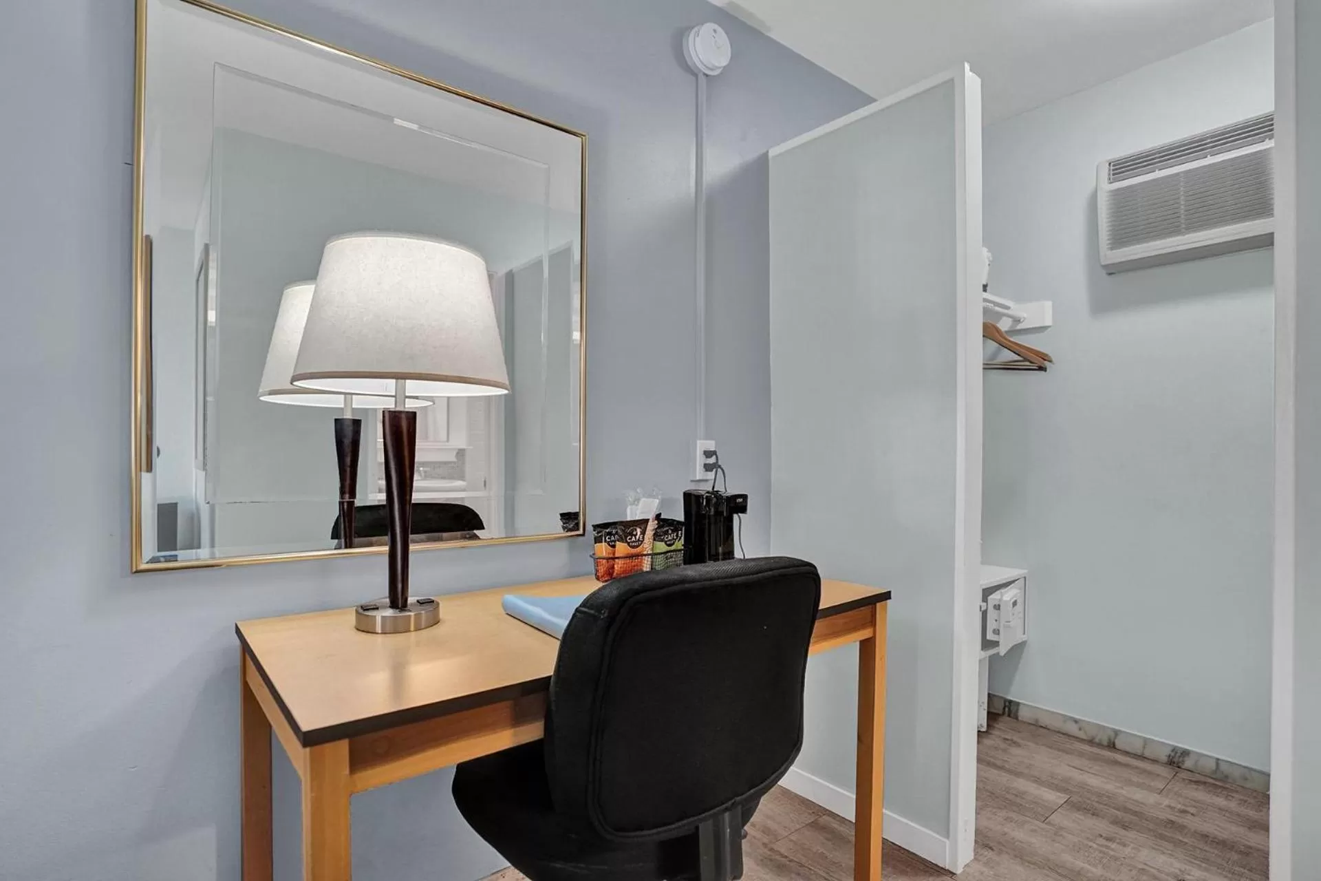 hair dresser, Seating Area in The Worthington Resorts - Clothing Optional - Men Only - Solo hombres