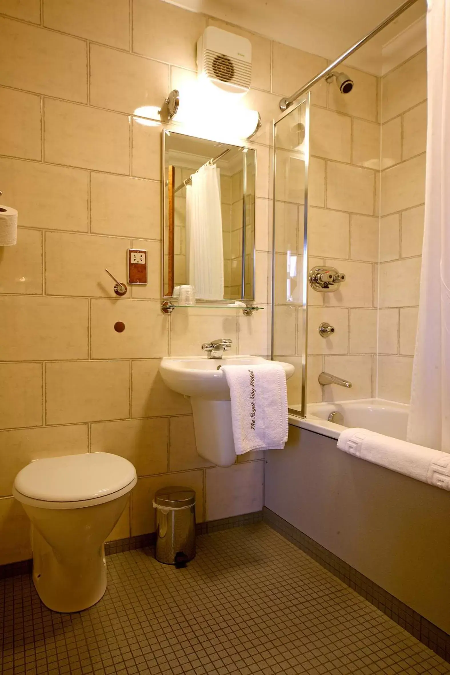 Standard Double Room in The Royal Toby Hotel Standard Double Room in The Royal Toby Hotel