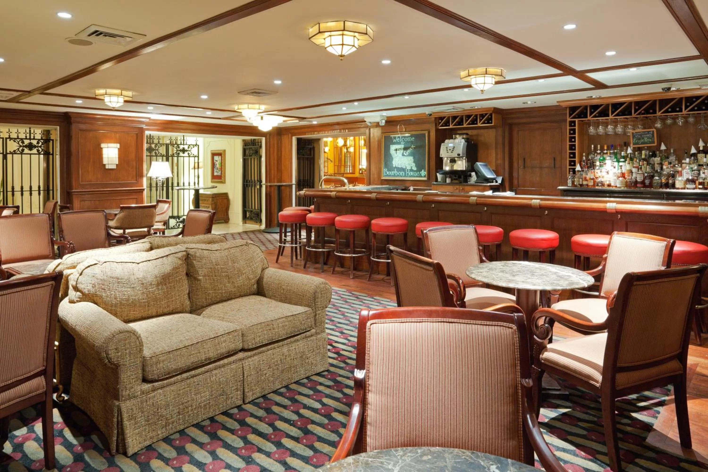 Lounge or bar in Crowne Plaza New Orleans French Qtr - Astor by IHG