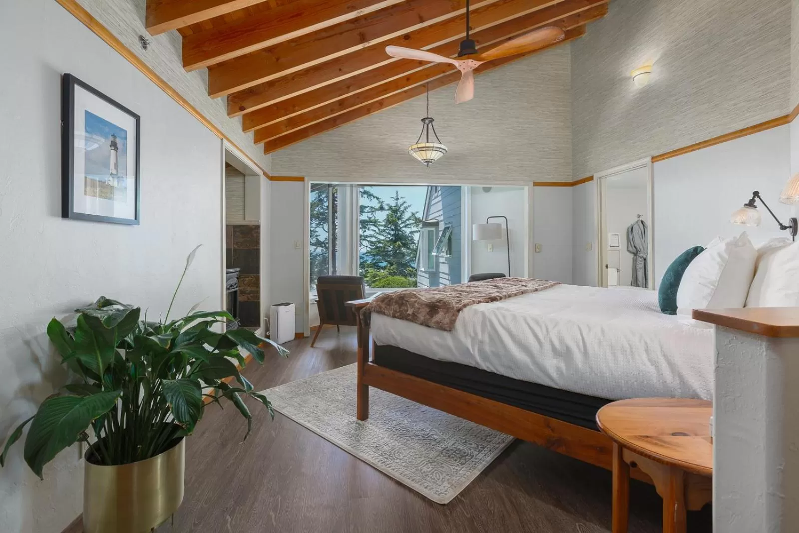 Deluxe King Room in Ocean House